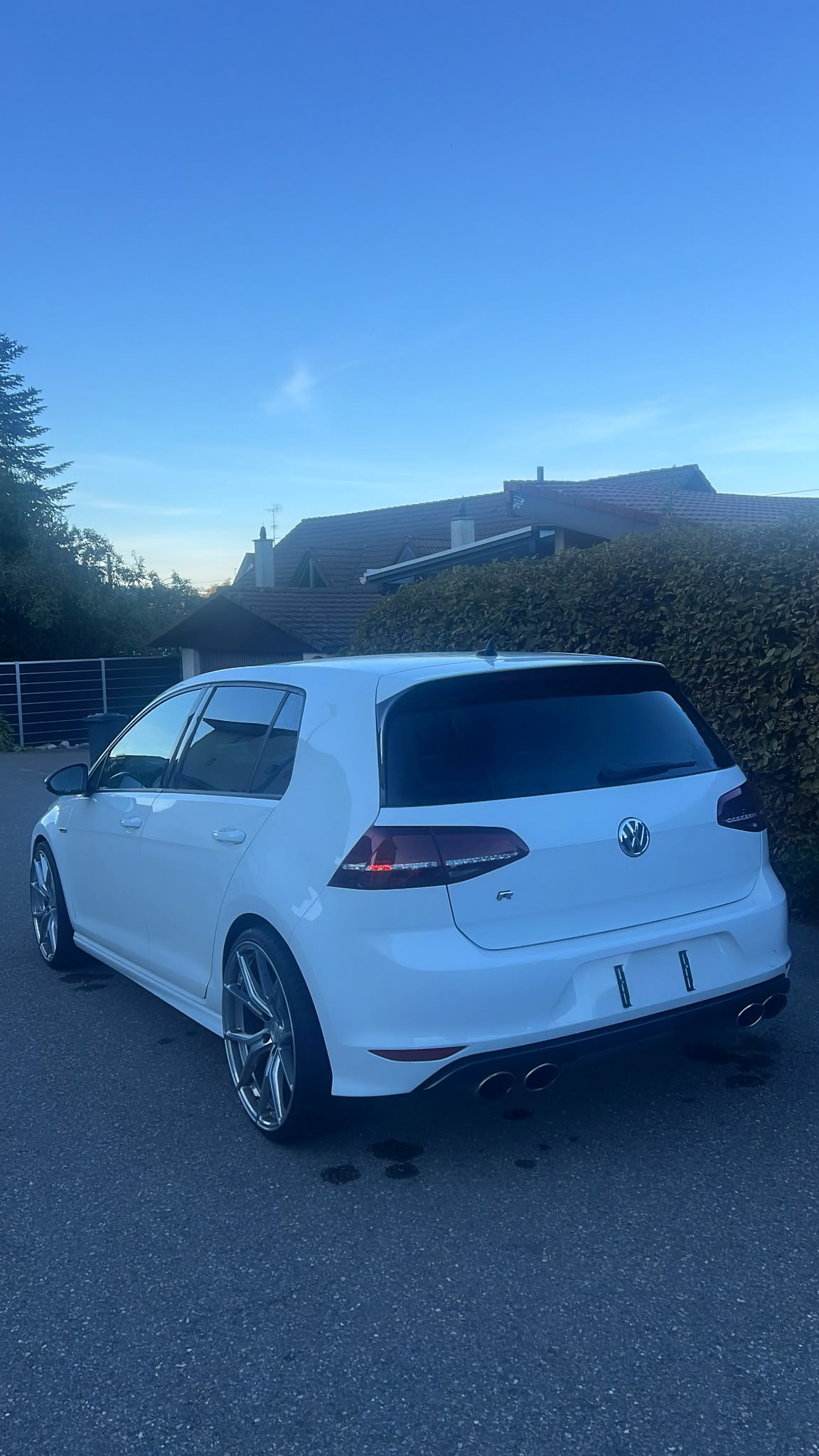 VW Golf 2.0 TSI R 4Motion DSG-image-10