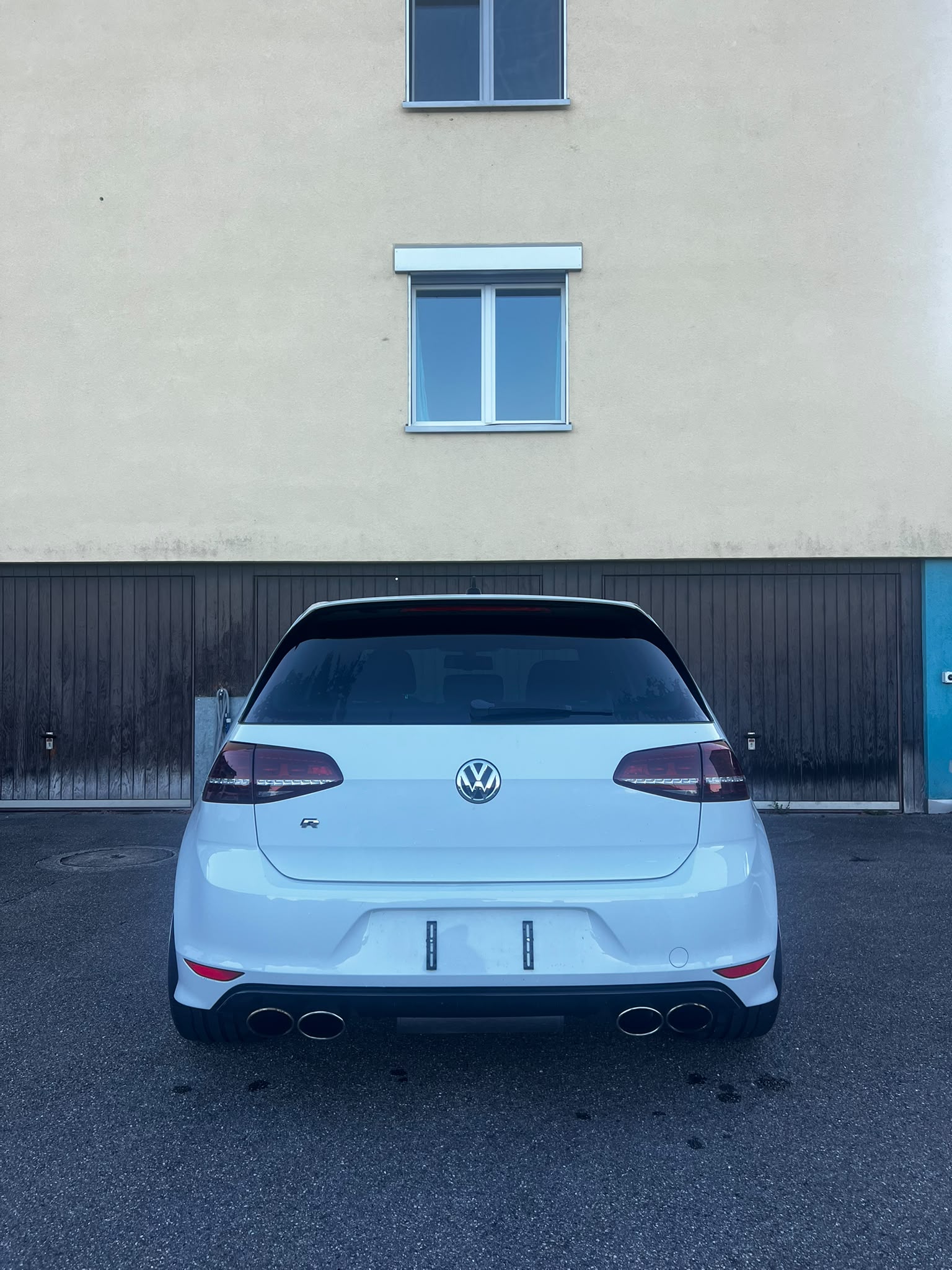 VW Golf 2.0 TSI R 4Motion DSG-image-12