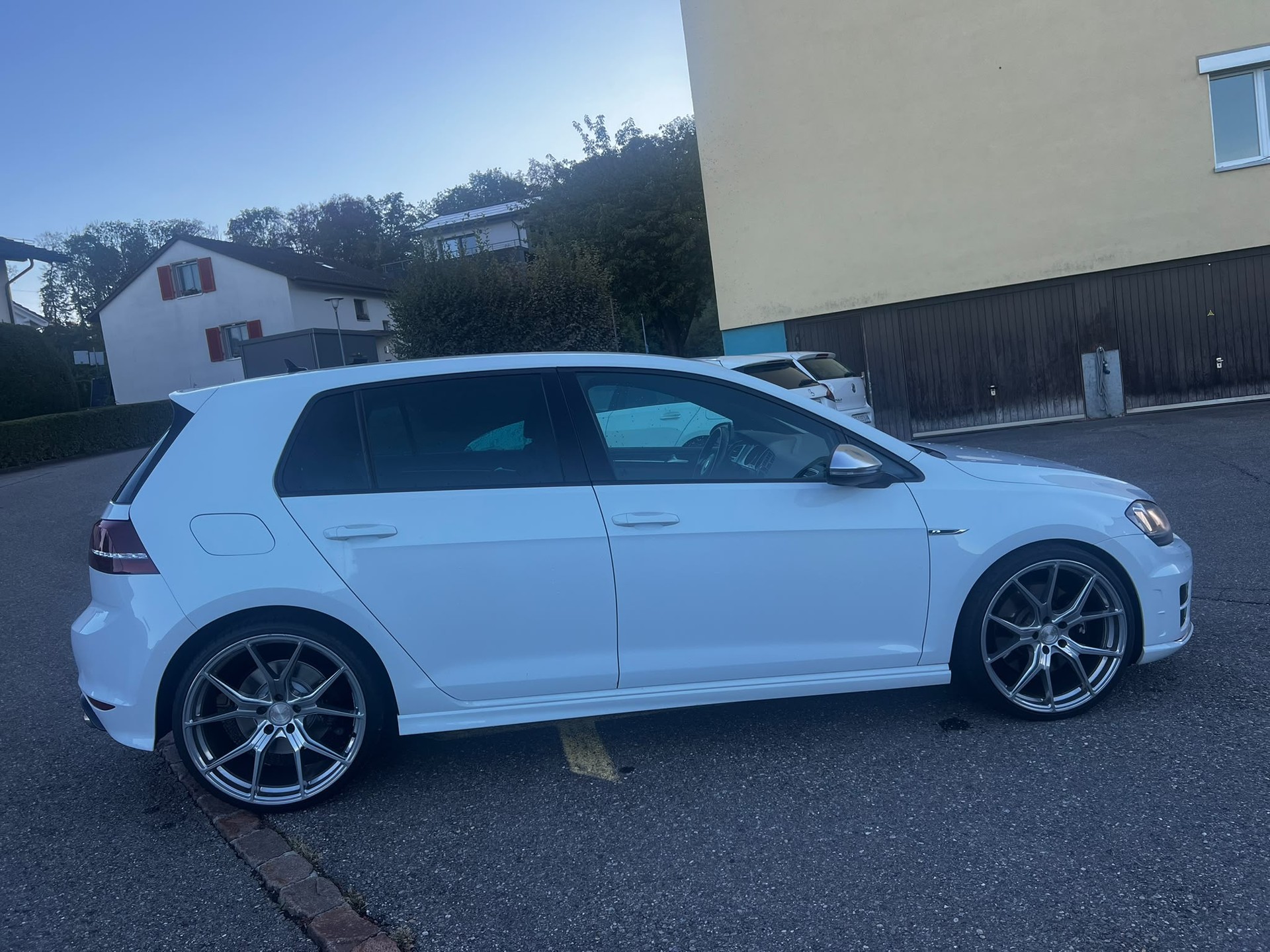 VW Golf 2.0 TSI R 4Motion DSG-image-5