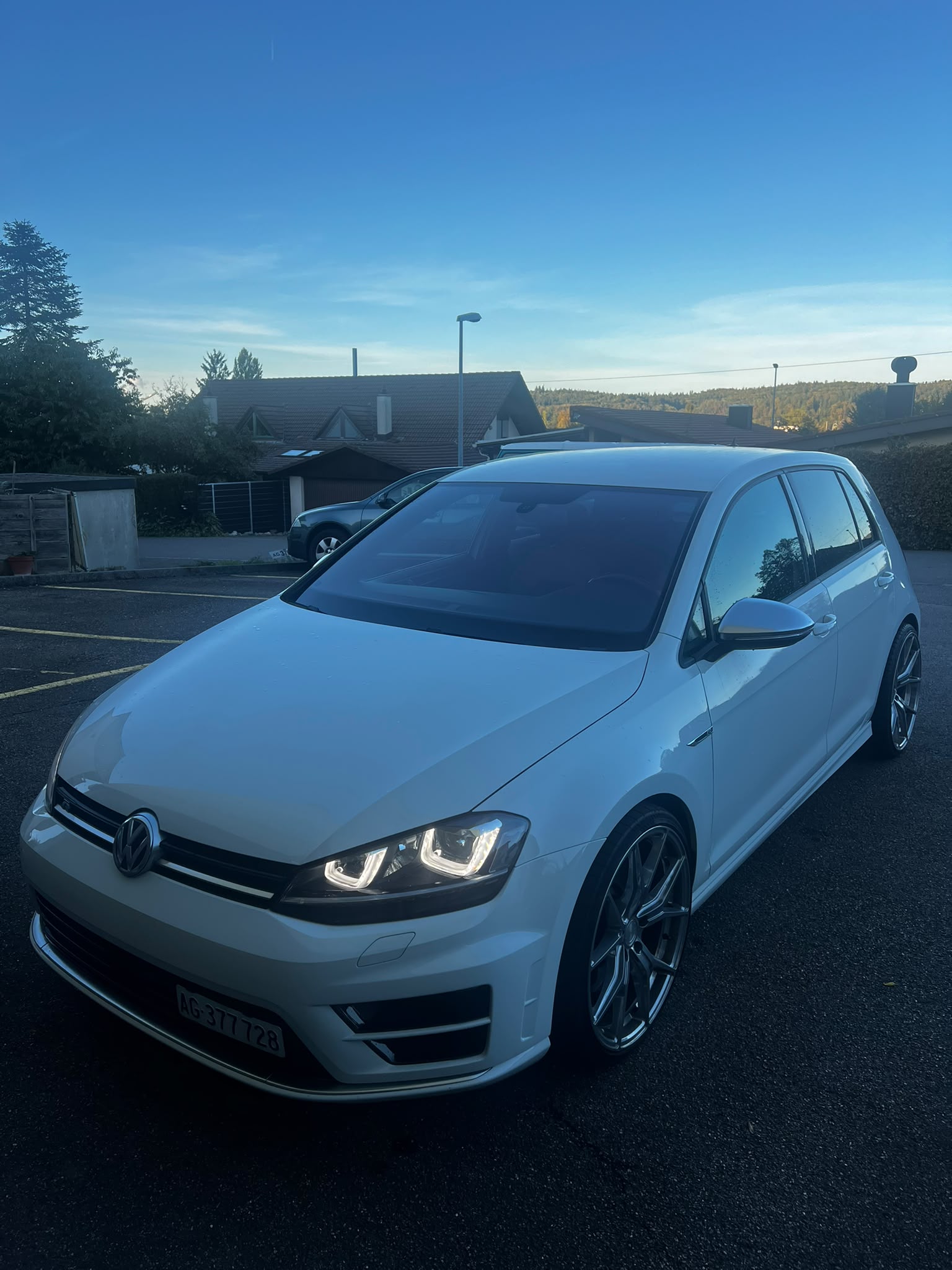 VW Golf 2.0 TSI R 4Motion DSG-image-7