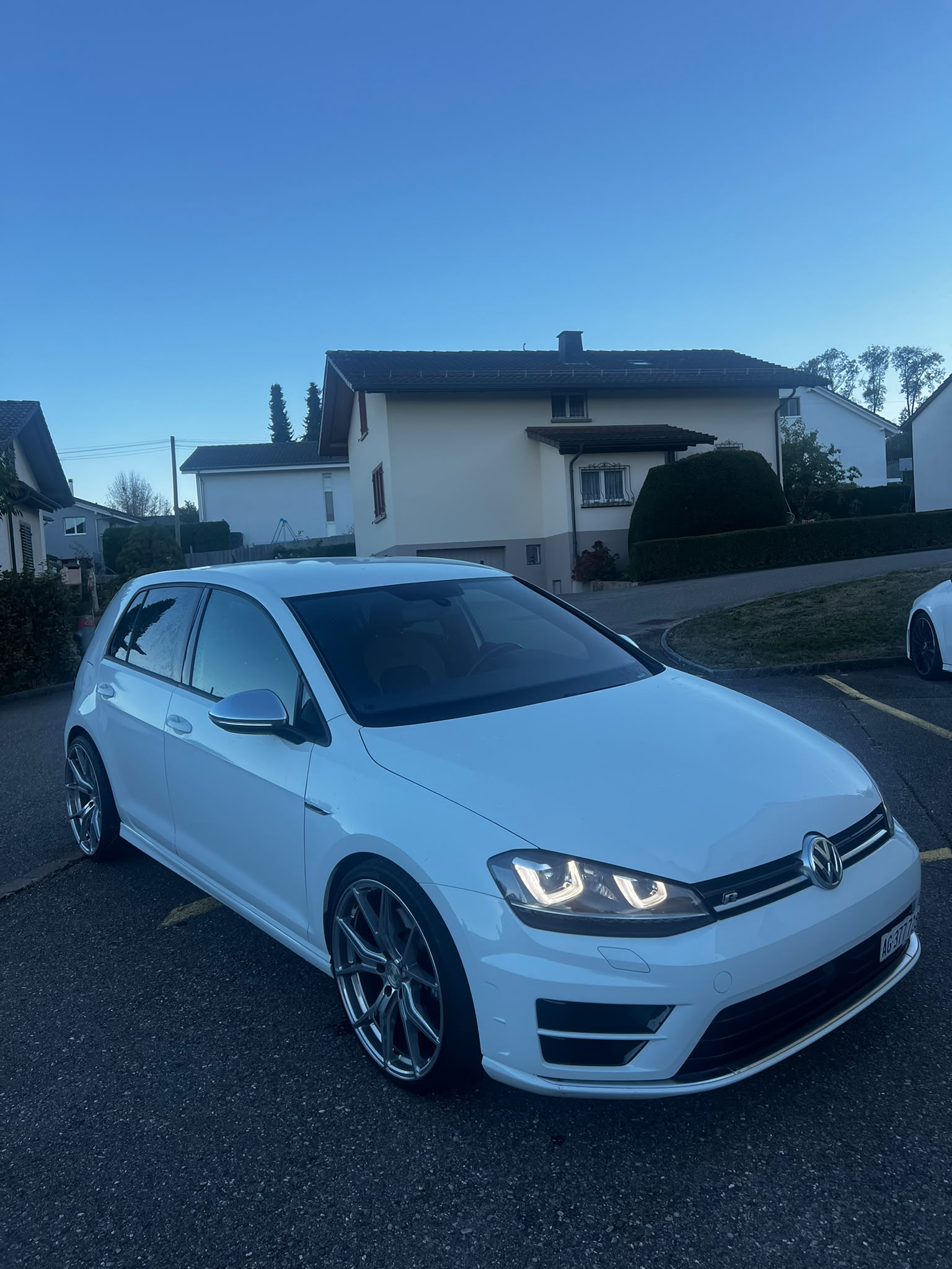 VW Golf 2.0 TSI R 4Motion DSG-image-0