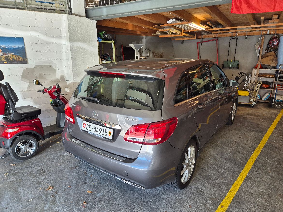 MERCEDES-BENZ B 220 Urban 4Matic 7G-DCT-image-2