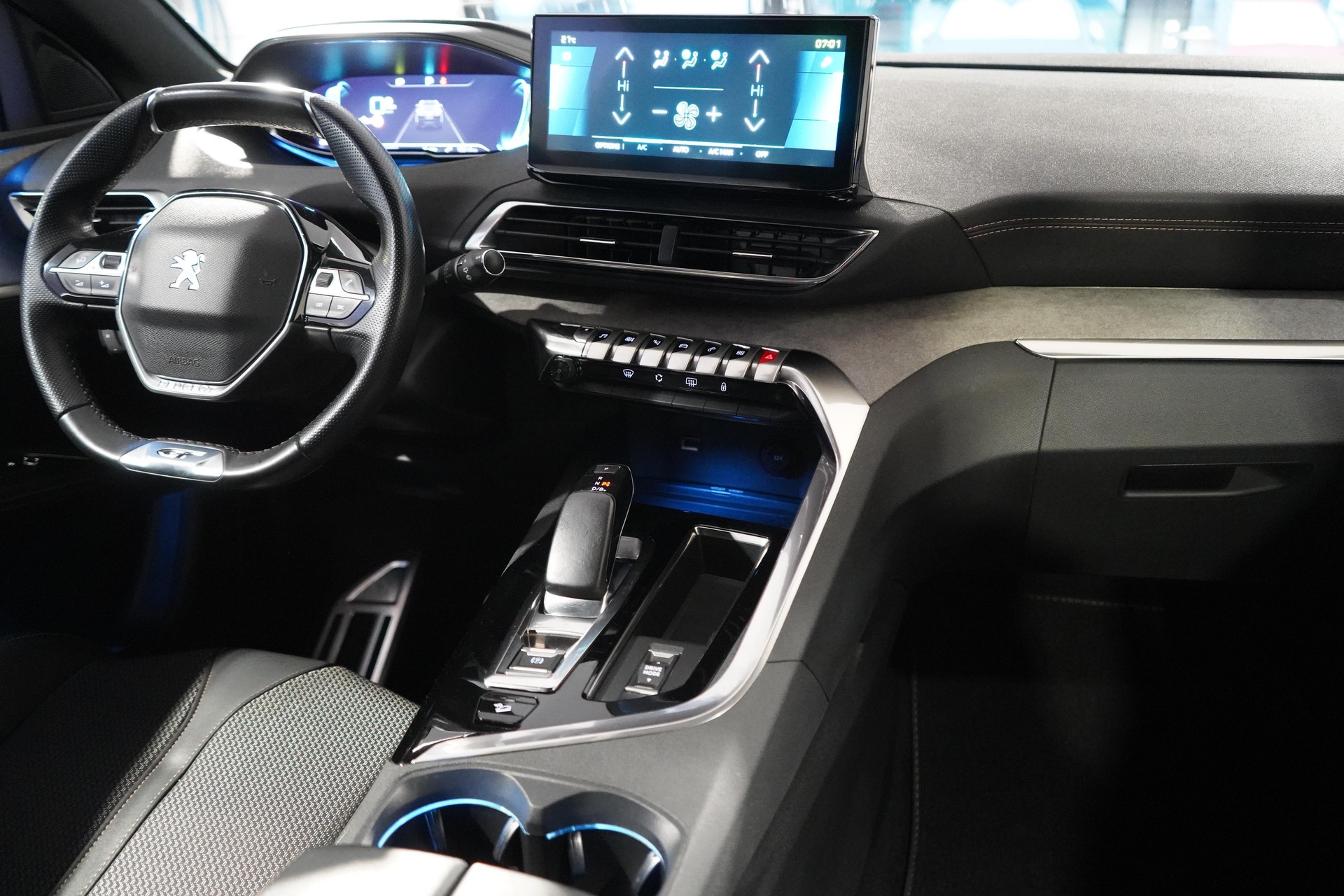 PEUGEOT 3008 1.6 Plug-in Hybrid4 GT-image-9
