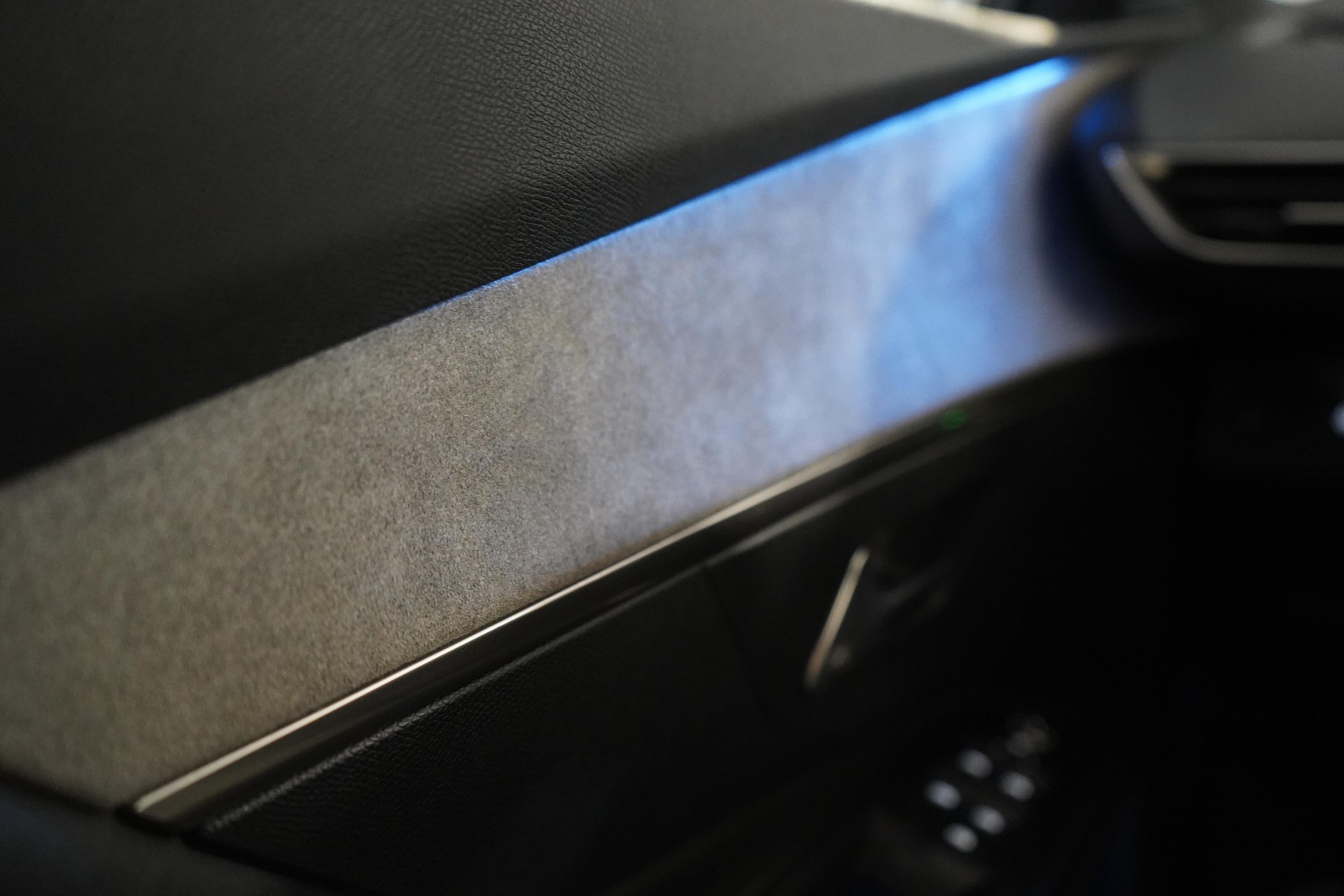 PEUGEOT 3008 1.6 Plug-in Hybrid4 GT-image-15