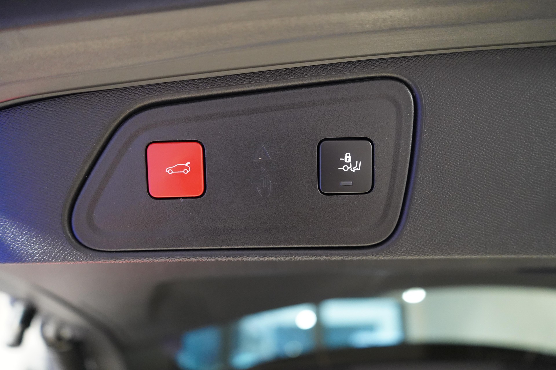 PEUGEOT 3008 1.6 Plug-in Hybrid4 GT-image-21
