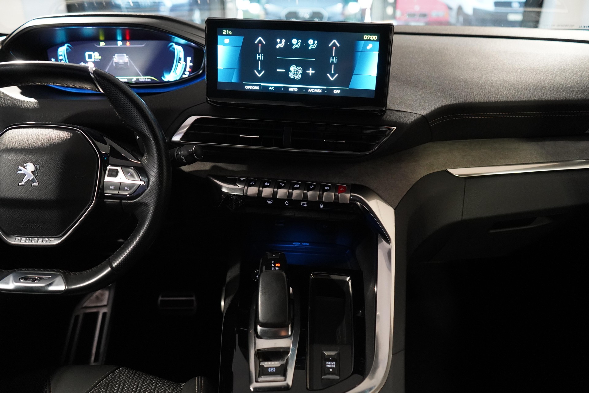 PEUGEOT 3008 1.6 Plug-in Hybrid4 GT-image-11