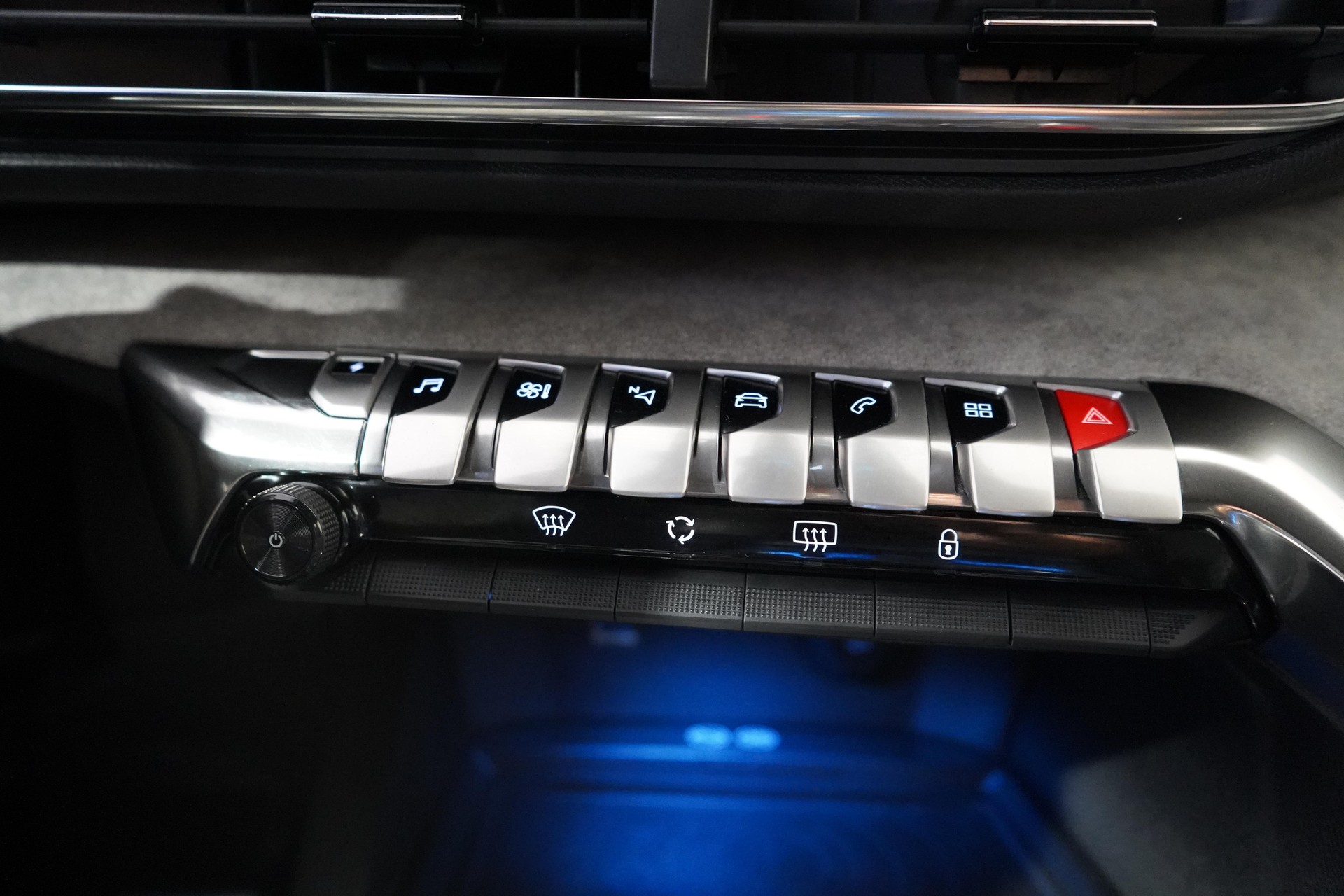 PEUGEOT 3008 1.6 Plug-in Hybrid4 GT-image-14