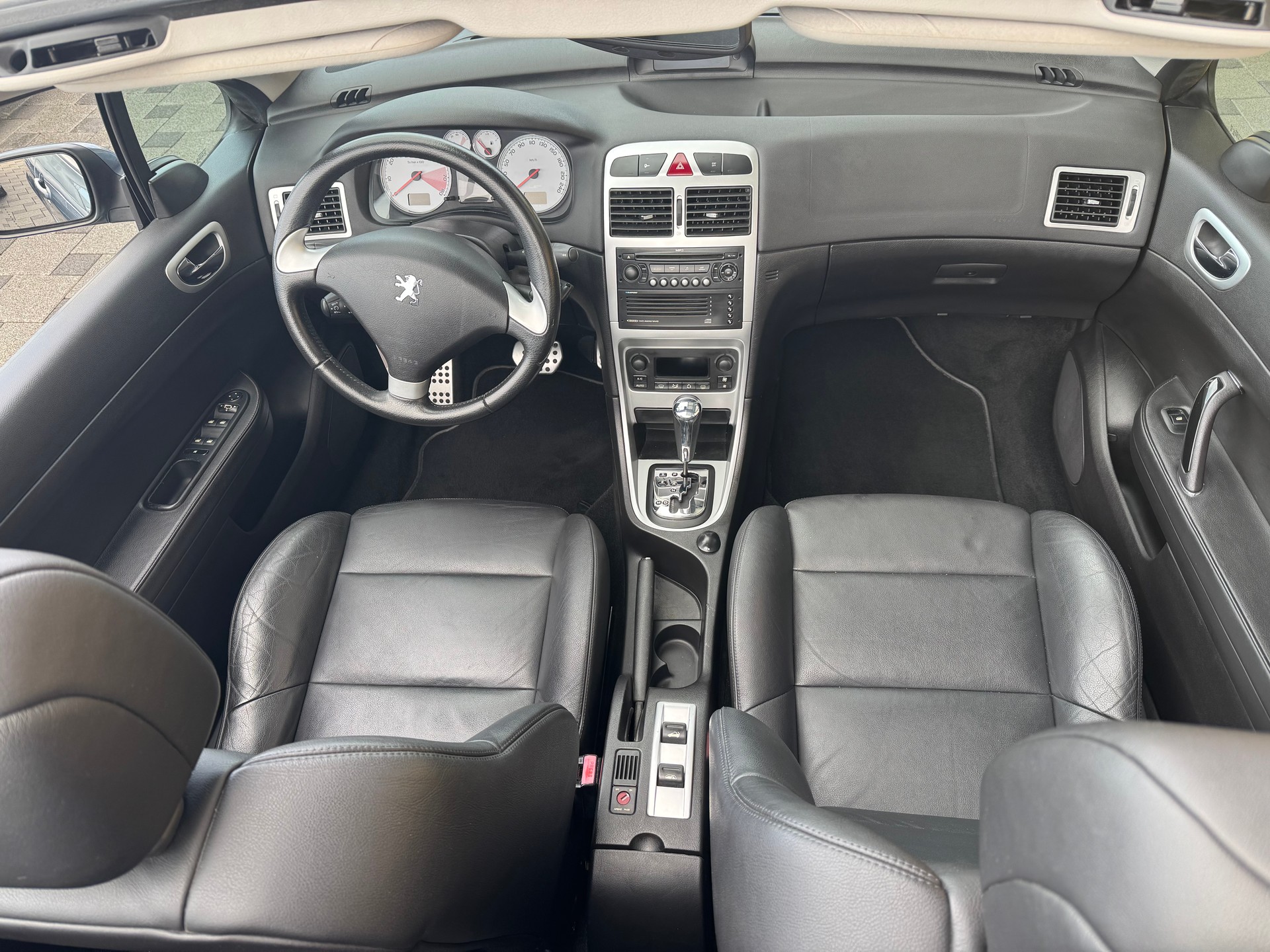 PEUGEOT 307 CC 2.0 16V Platinum Edition-image-13