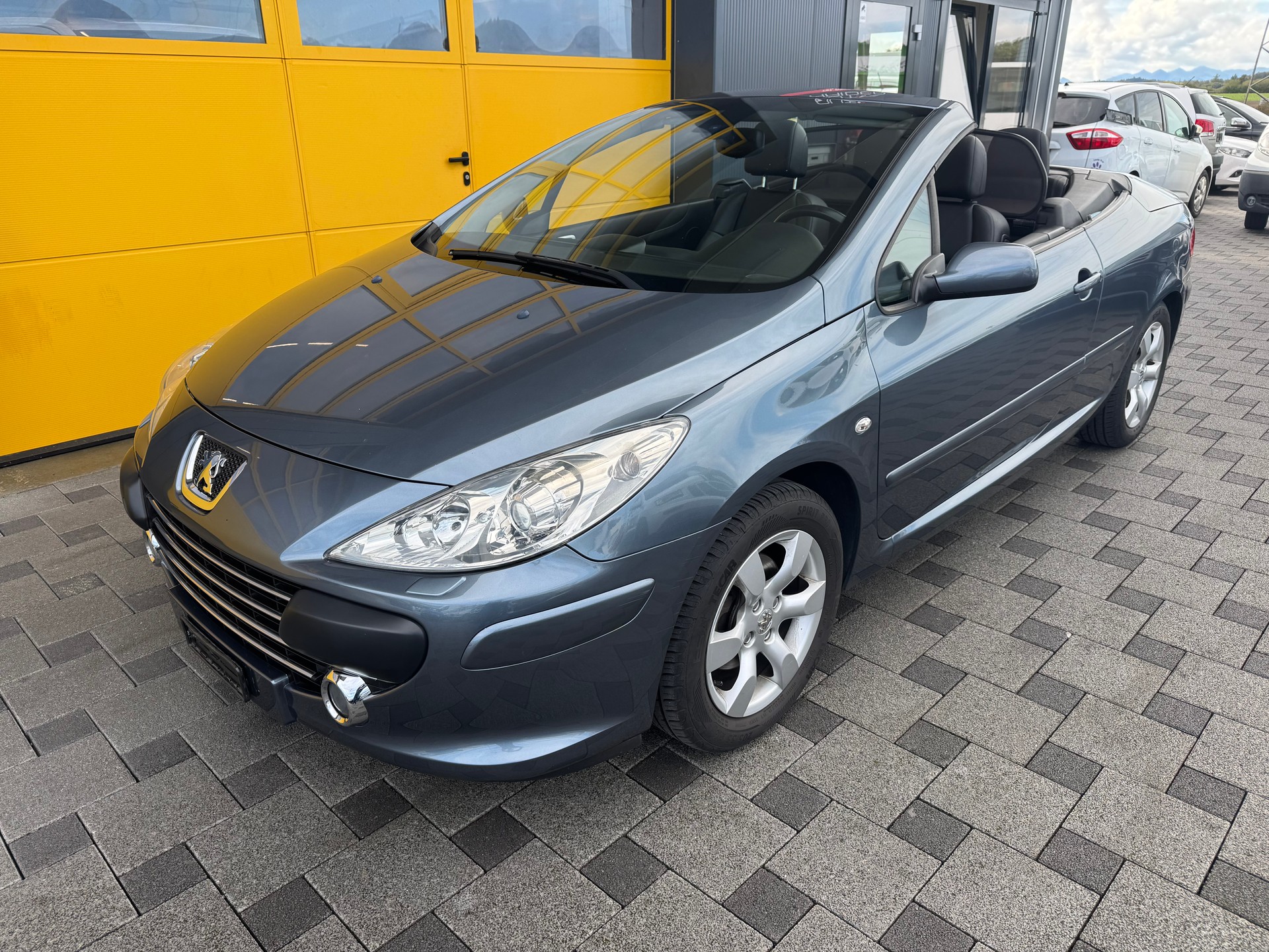 PEUGEOT 307 CC 2.0 16V Platinum Edition-image-0