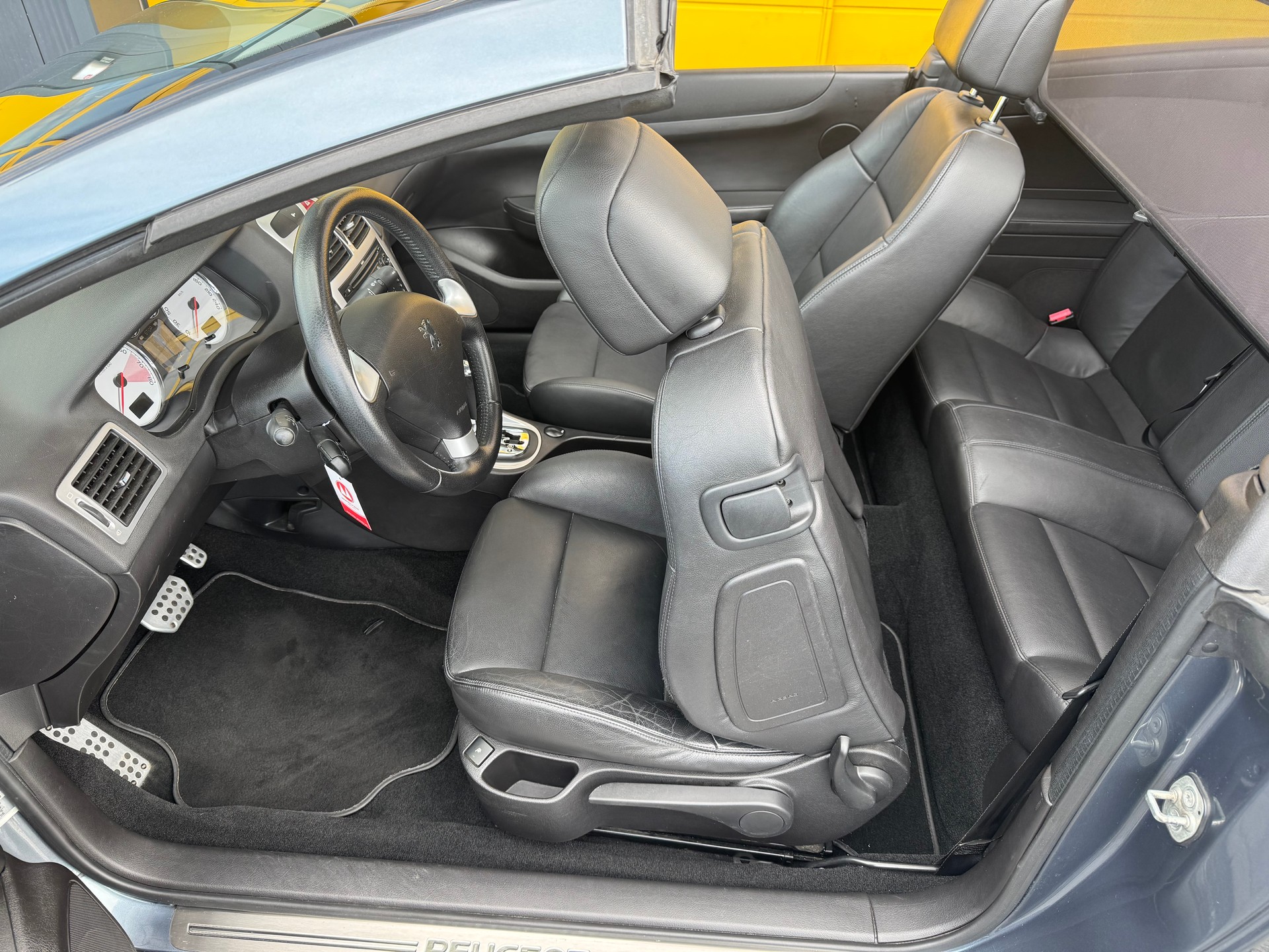 PEUGEOT 307 CC 2.0 16V Platinum Edition-image-15