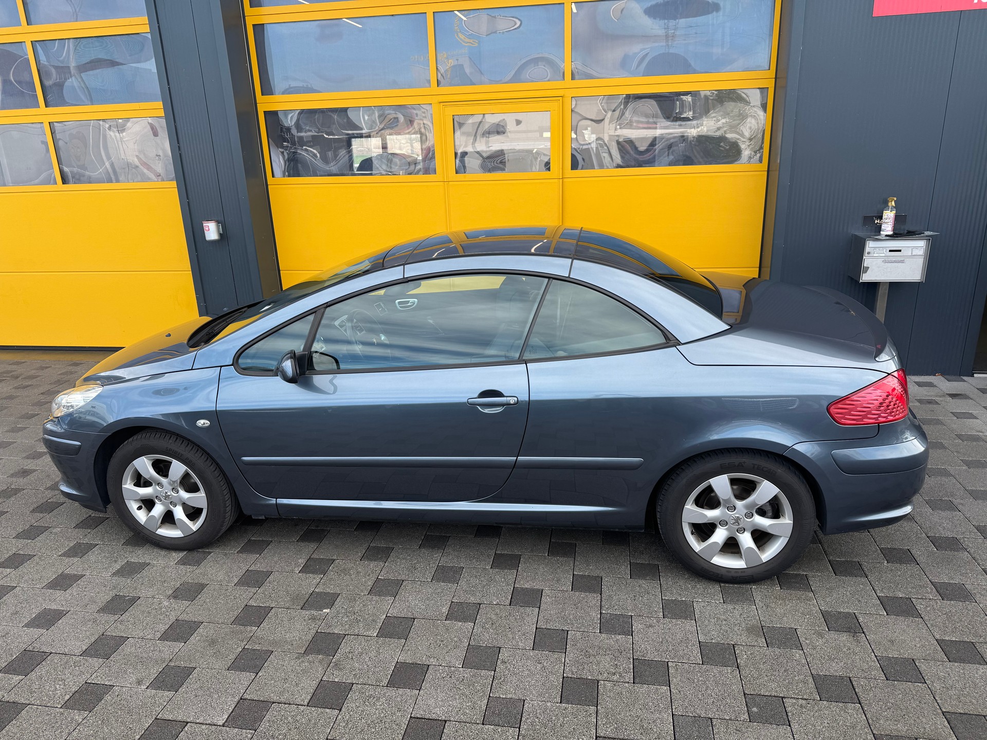 PEUGEOT 307 CC 2.0 16V Platinum Edition-image-4