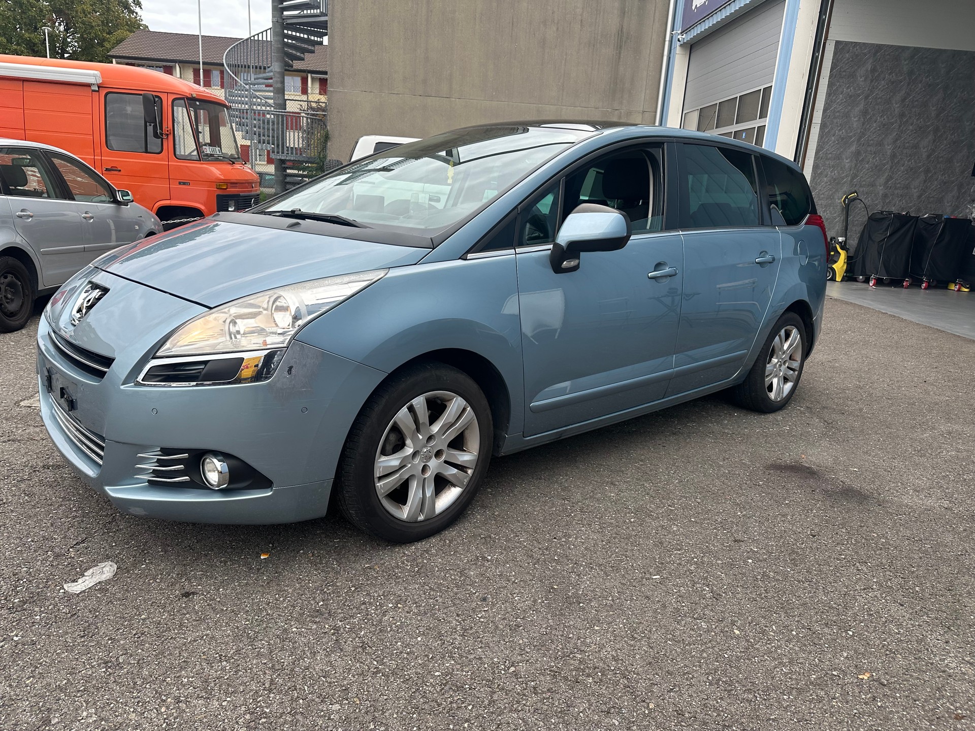 PEUGEOT 5008 1.6 16V T Sport-image-7