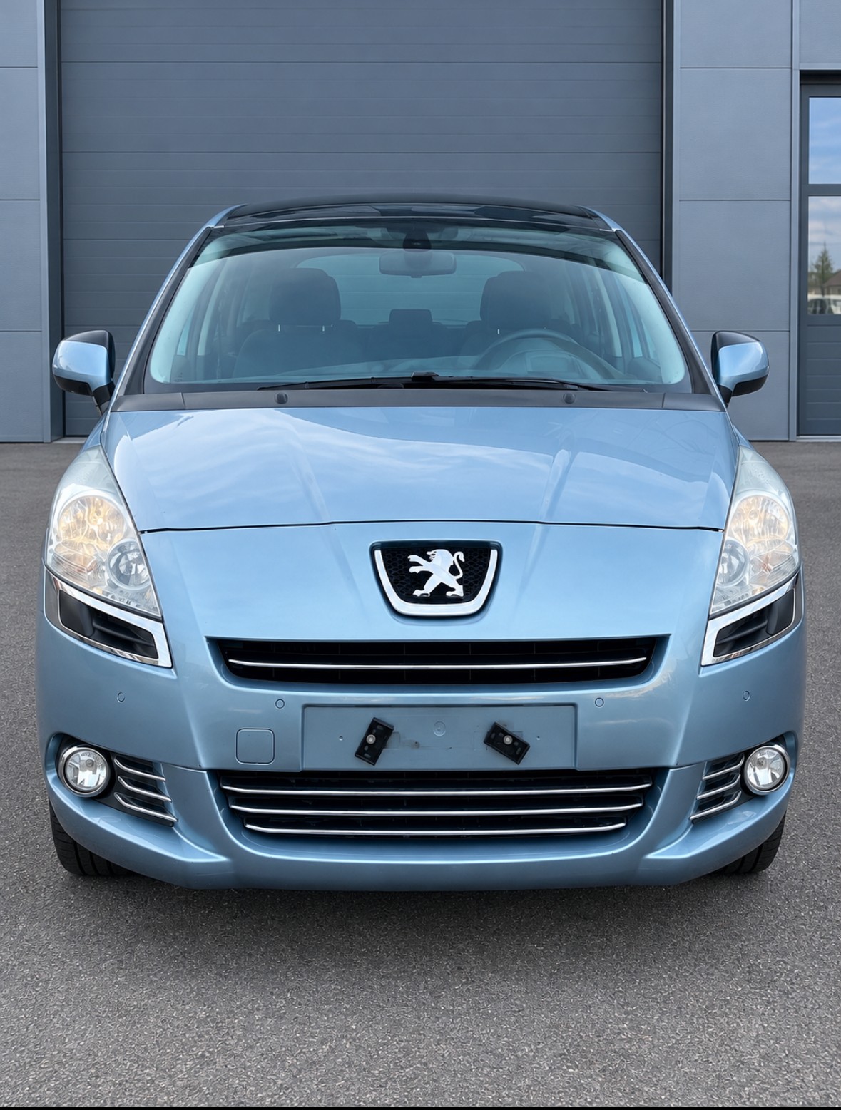 PEUGEOT 5008 1.6 16V T Sport