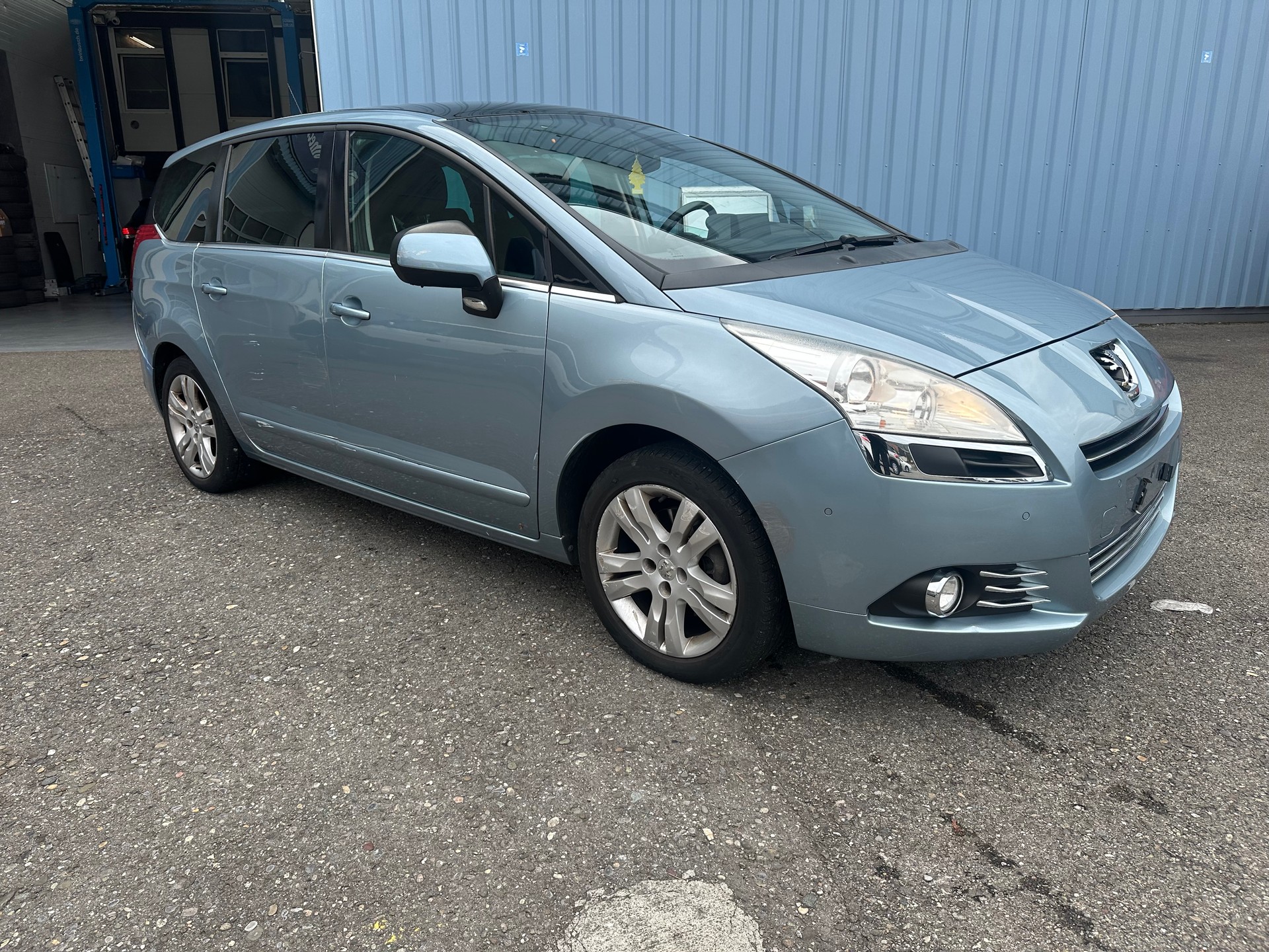 PEUGEOT 5008 1.6 16V T Sport-image-3