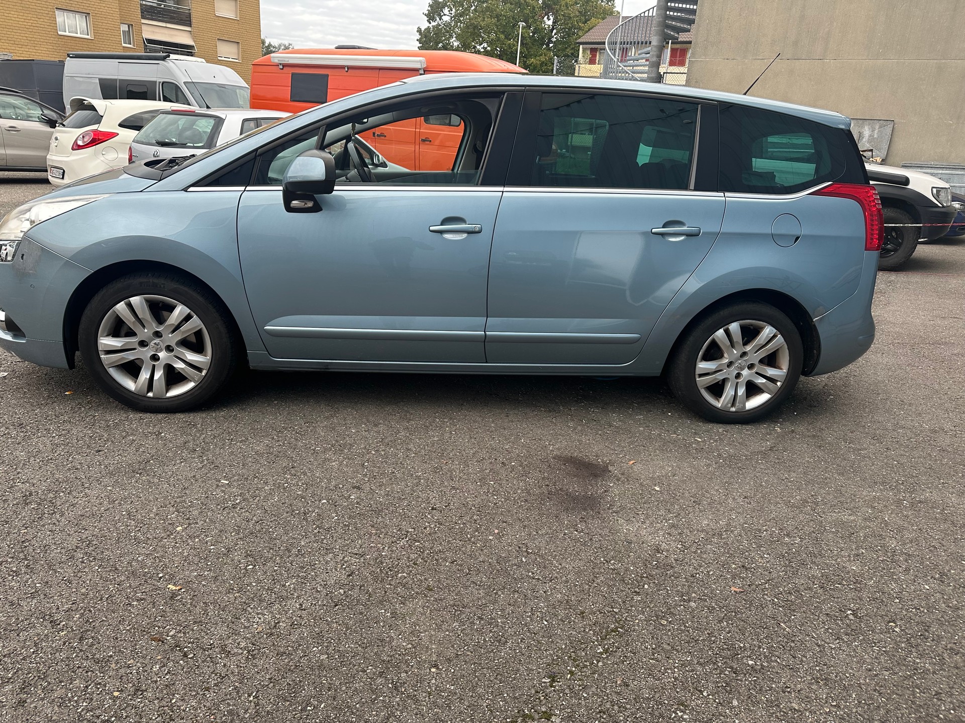 PEUGEOT 5008 1.6 16V T Sport-image-5