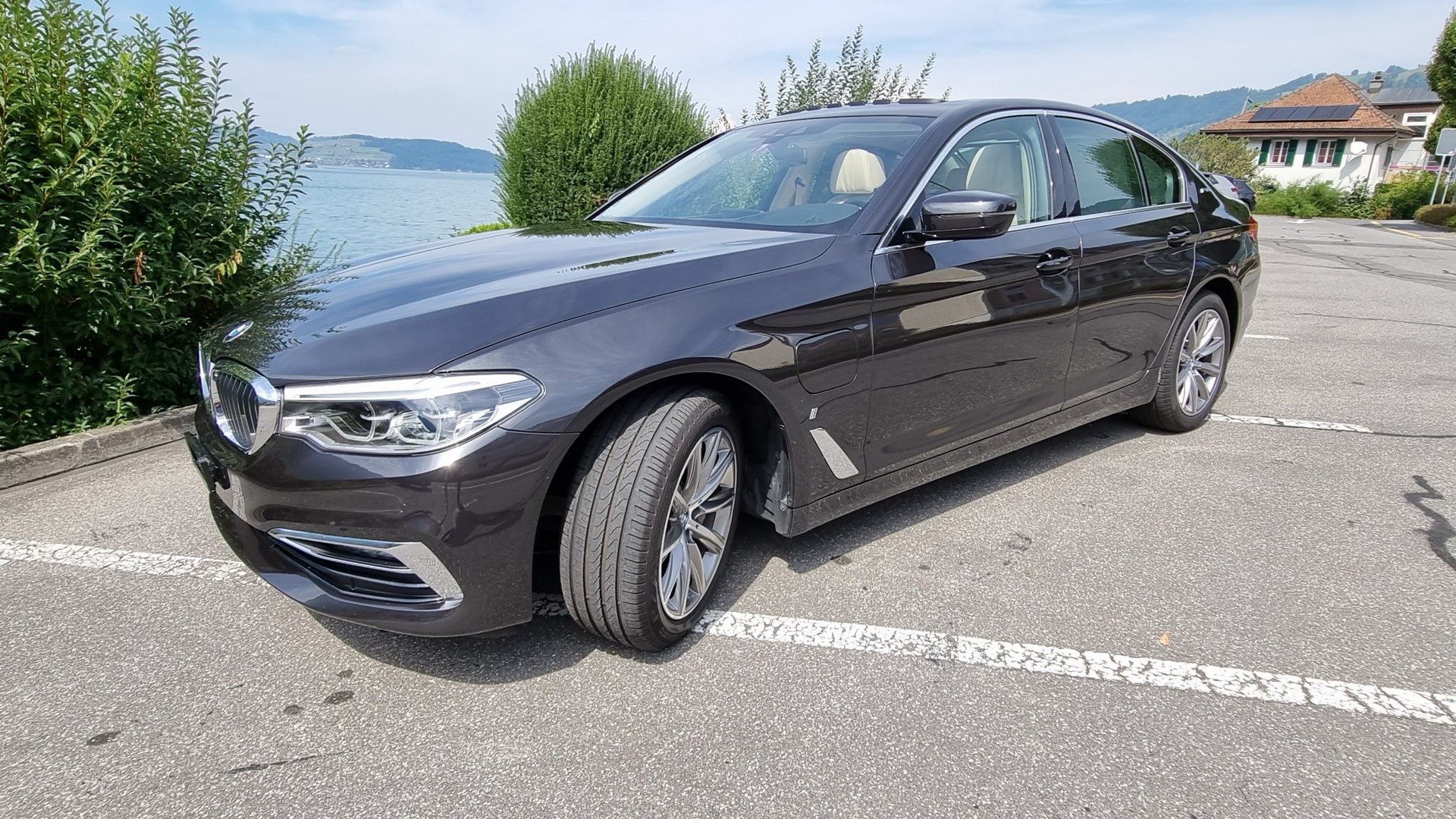 BMW 530e iPerformance Sport Line Steptronic-image-2