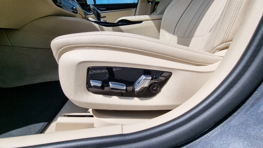 BMW 530e iPerformance Sport Line Steptronic-image-8