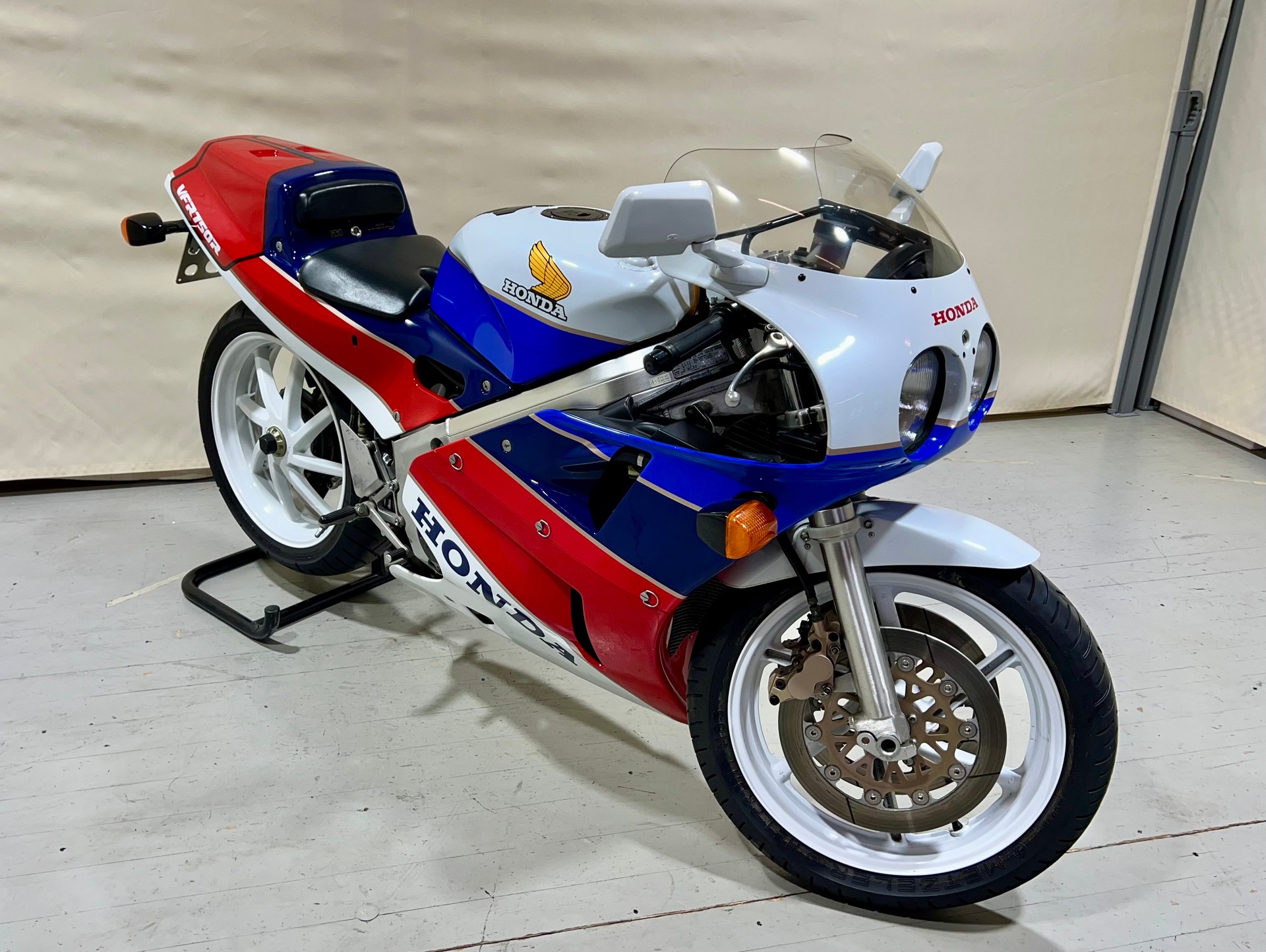 HONDA VFR 750 R - RC30-image-9