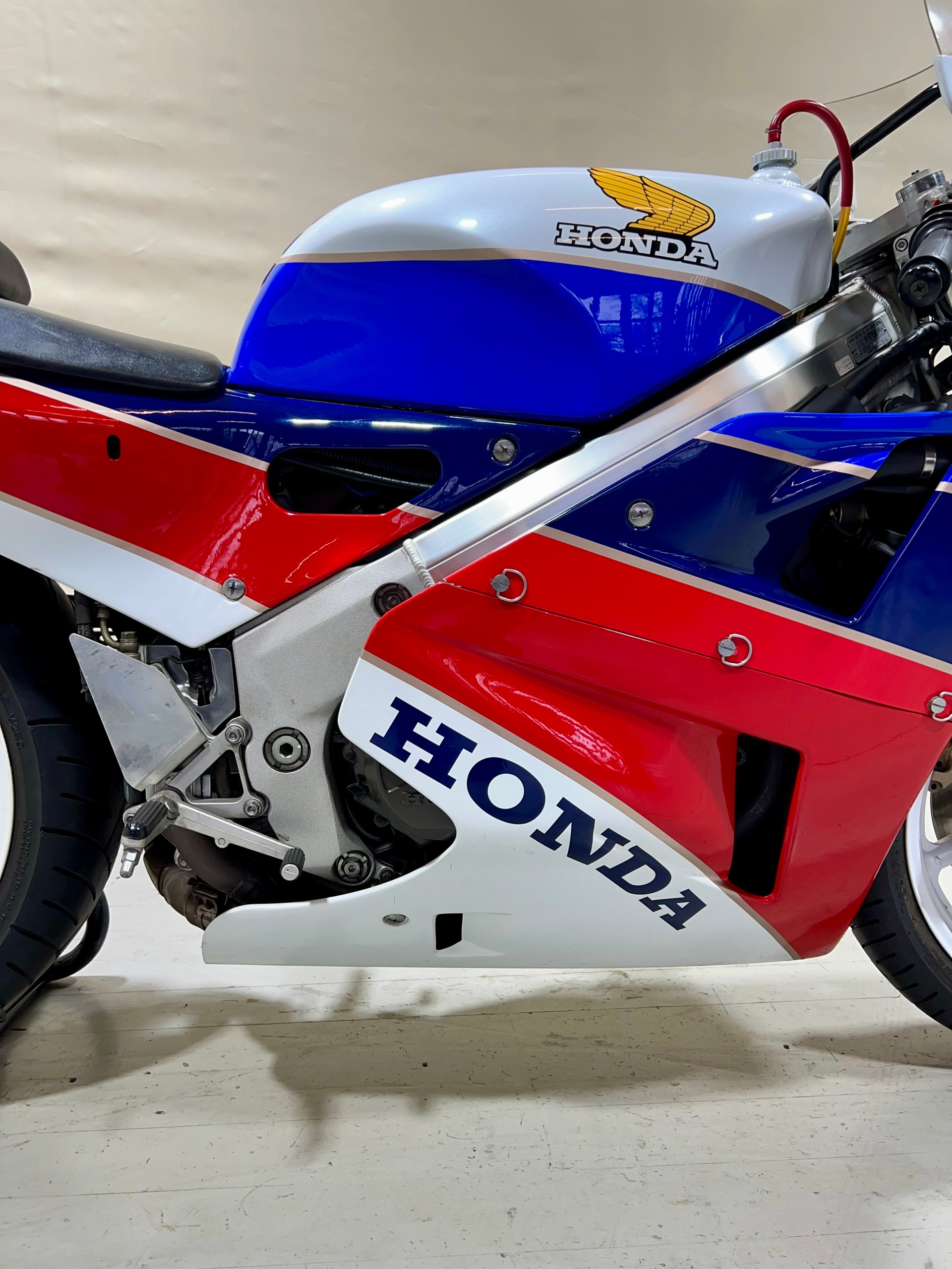 HONDA VFR 750 R - RC30-showroom-element-2