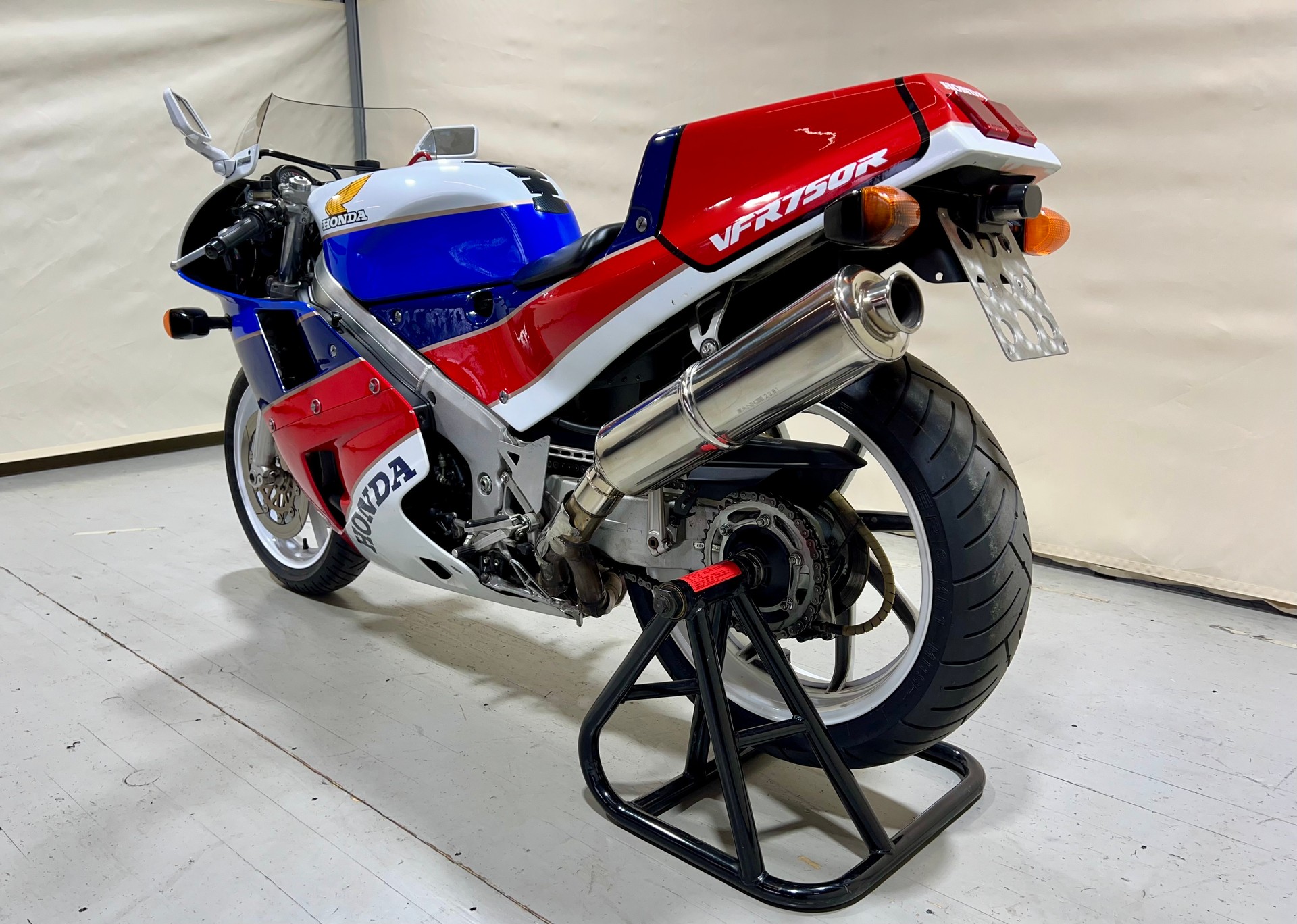 HONDA VFR 750 R - RC30-image-11