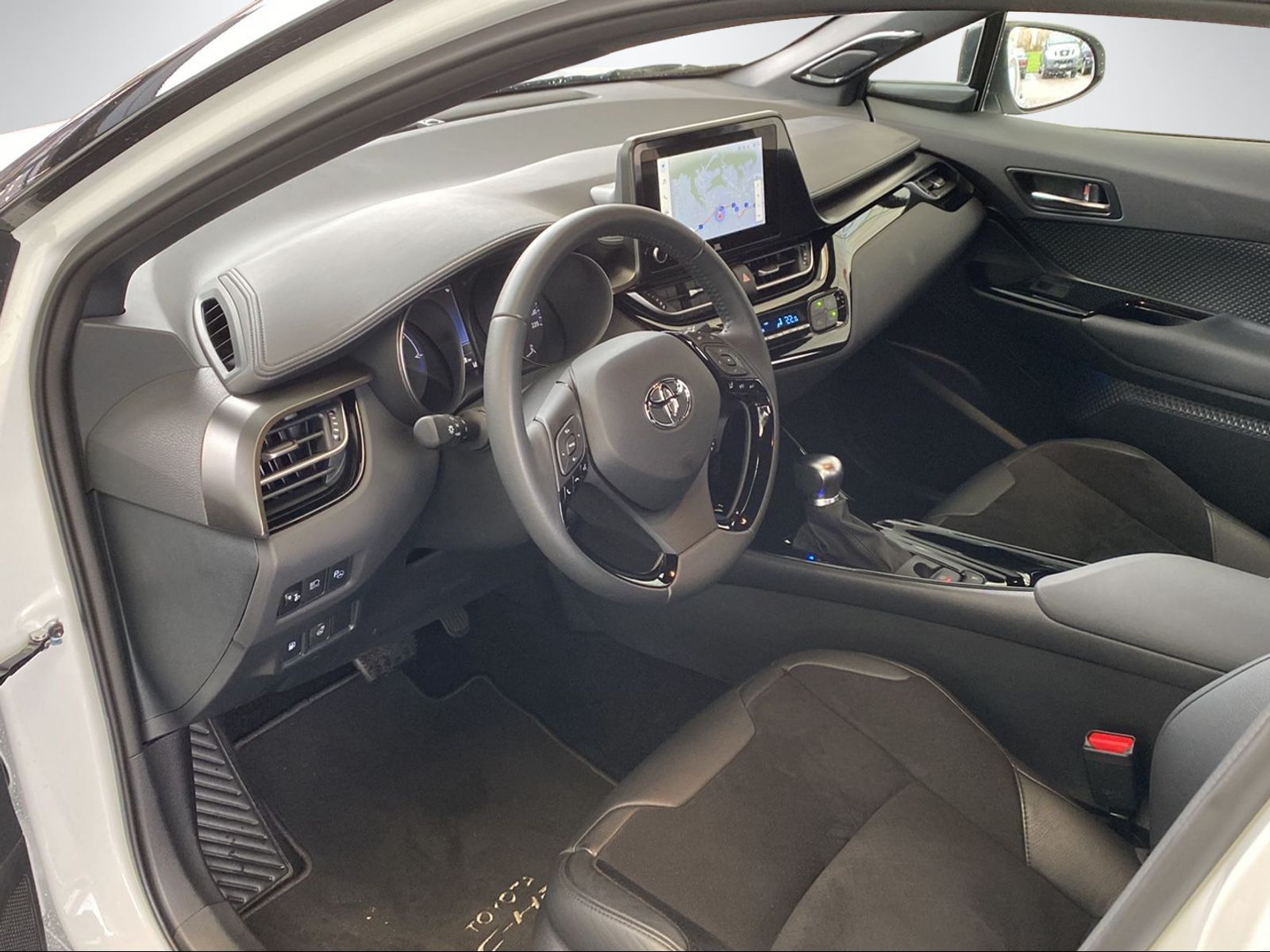 TOYOTA C-HR 2.0 VVTi HSD Move-image-13