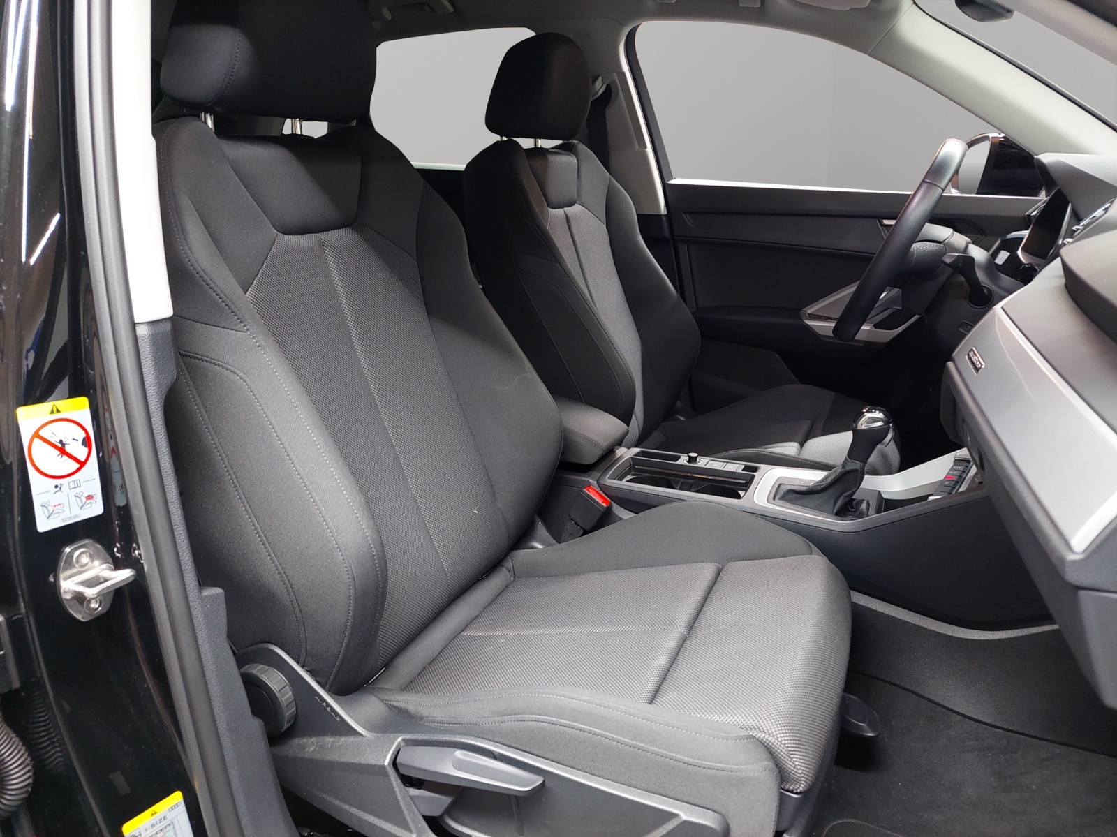 AUDI Q3 35 TDI S line quattro S-tronic-image-8