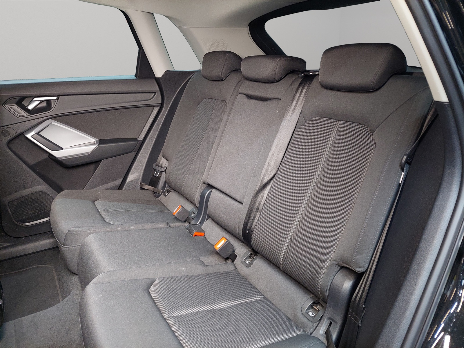 AUDI Q3 35 TDI S line quattro S-tronic-image-7