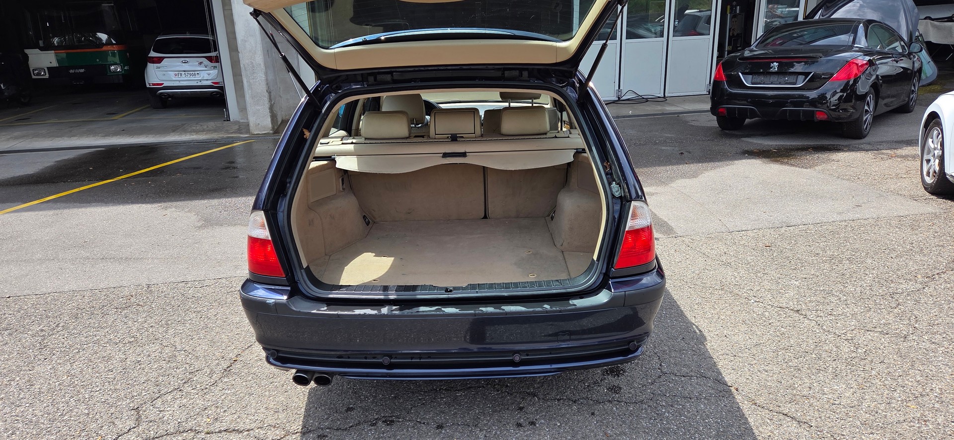 BMW 325xi Touring-image-5