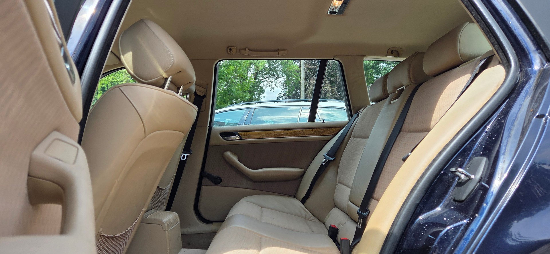 BMW 325xi Touring-image-9