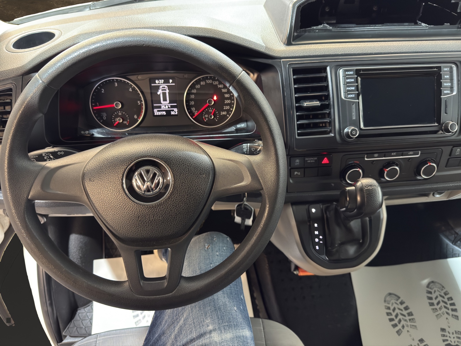 VW T6 2.0 Bi-TDI 4Motion DSG-image-9