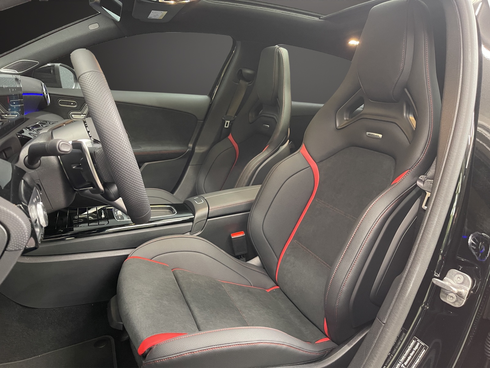 MERCEDES-BENZ A 35 AMG 4Matic 8G-DCT-image-9