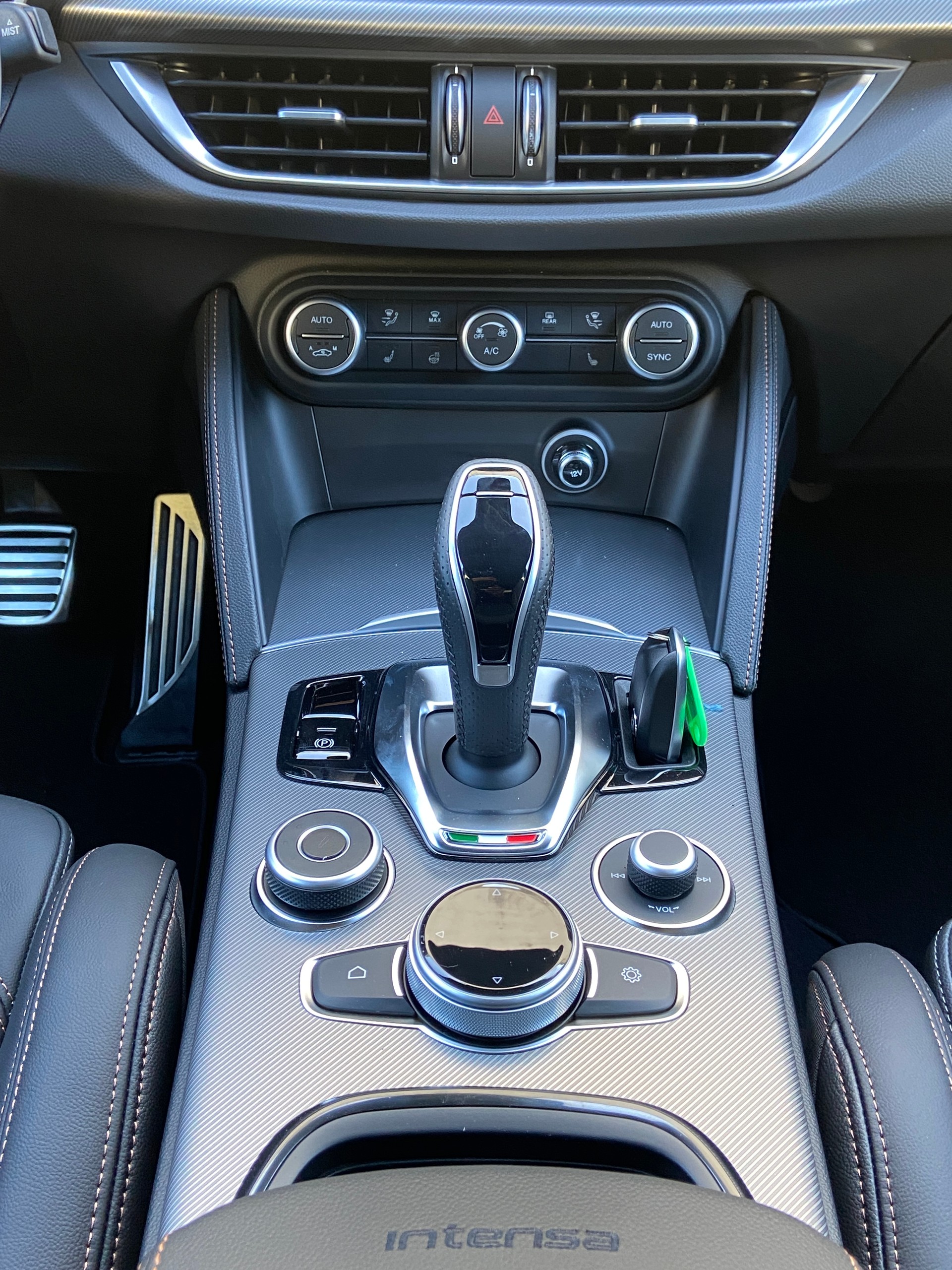 ALFA ROMEO Stelvio 2.0 Intensa Sky Q4 AT8-image-12
