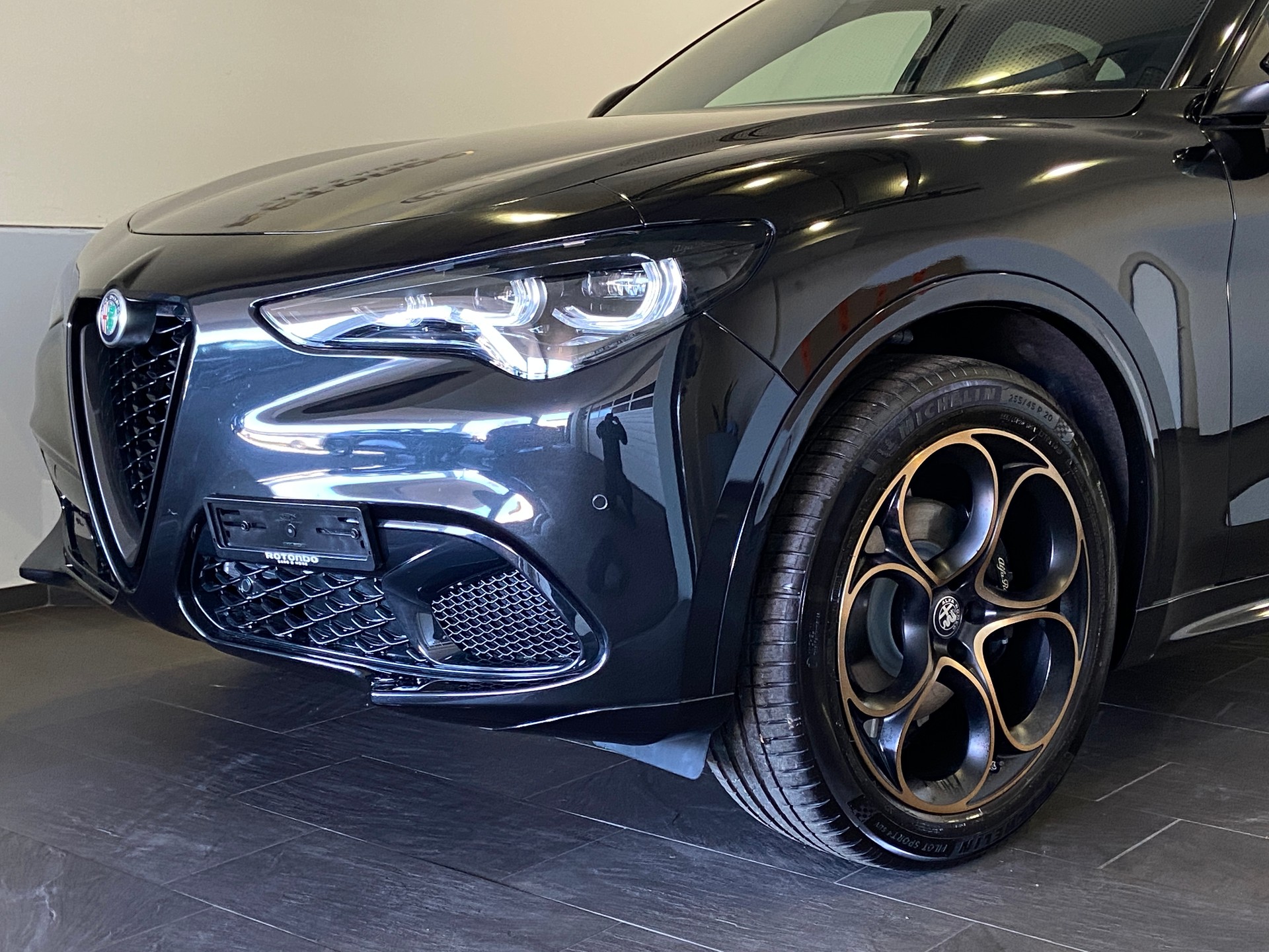 ALFA ROMEO Stelvio 2.0 Intensa Sky Q4 AT8-showroom-element-2