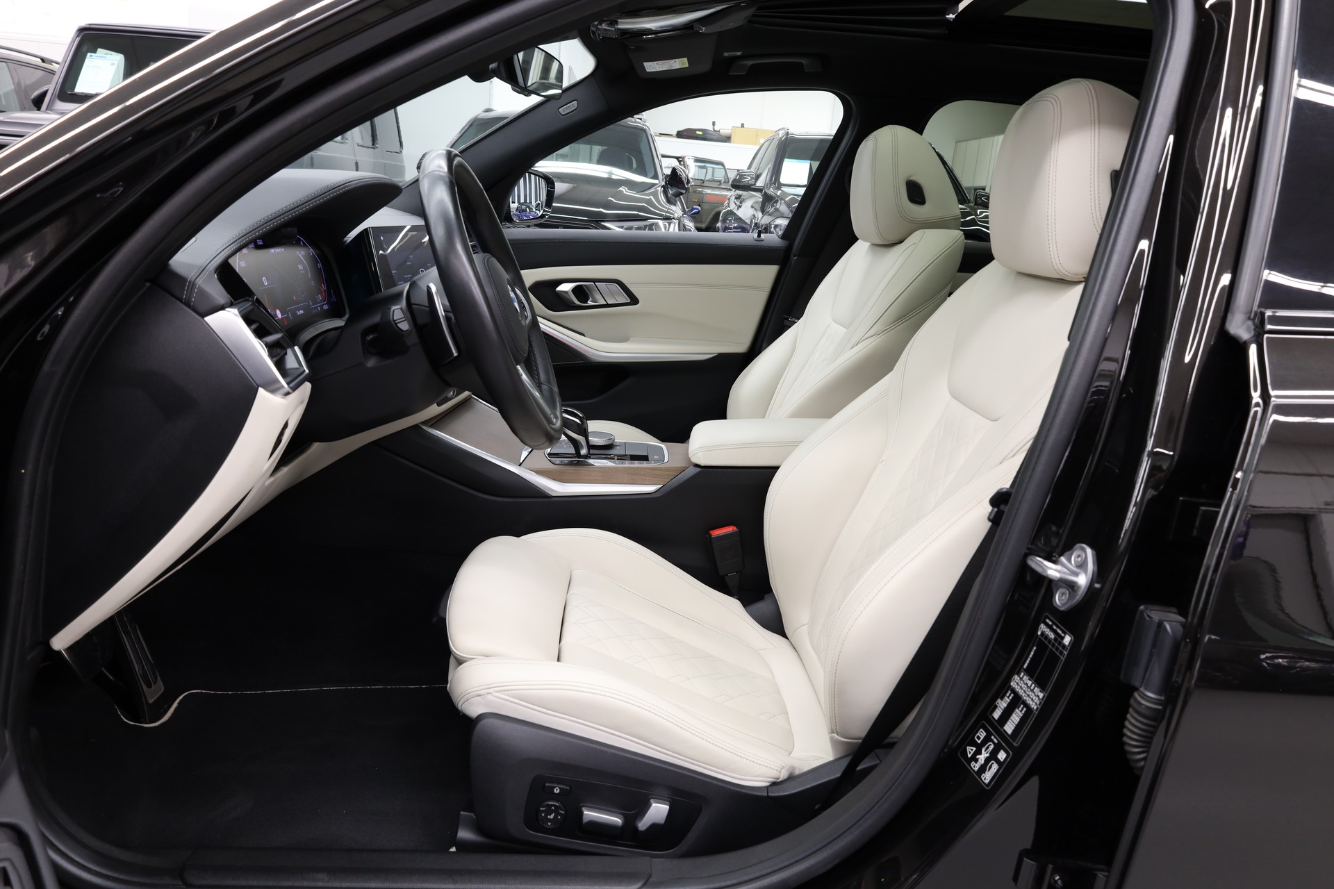 BMW M340d xDrive Touring M Sport-image-16