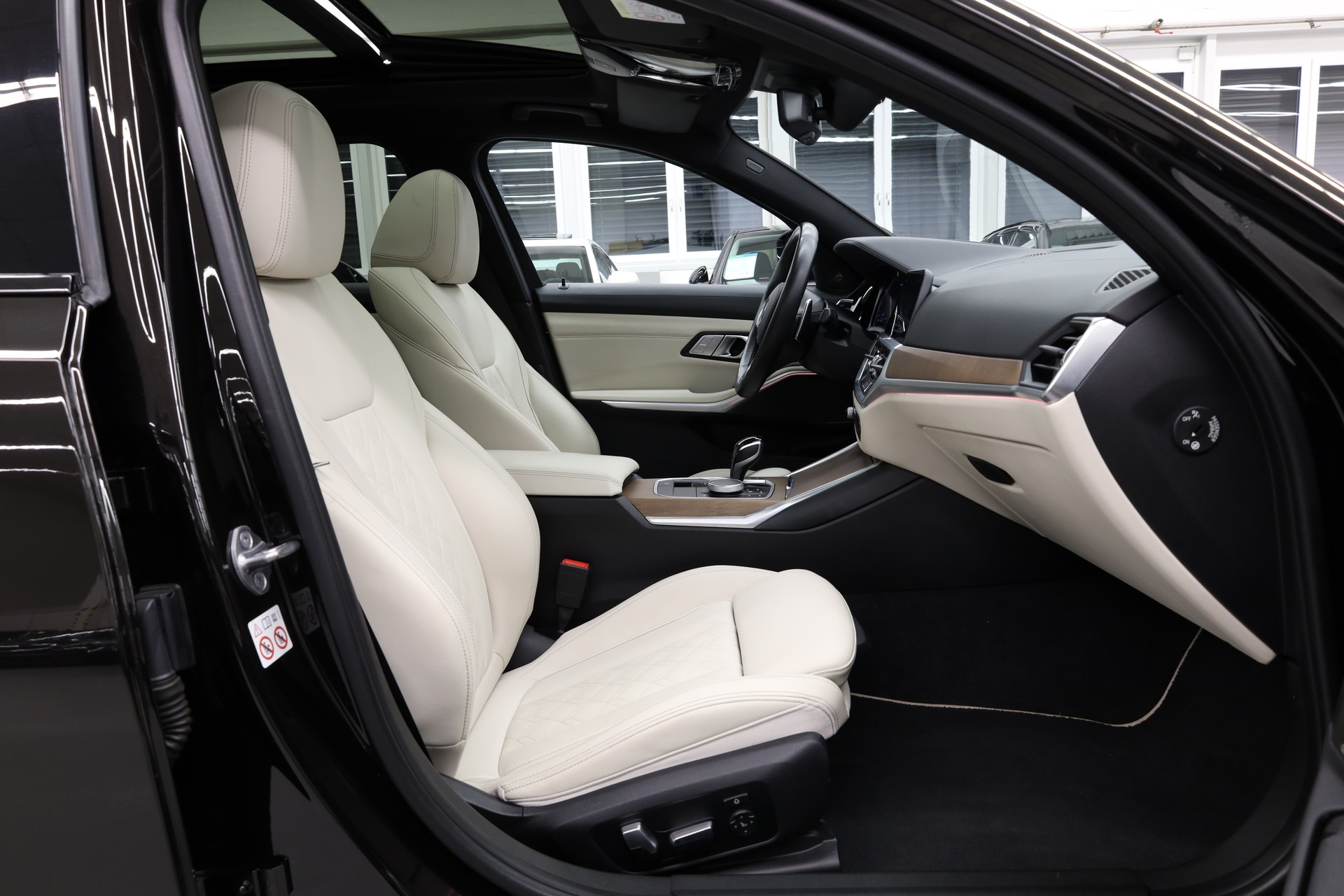 BMW M340d xDrive Touring M Sport-image-17
