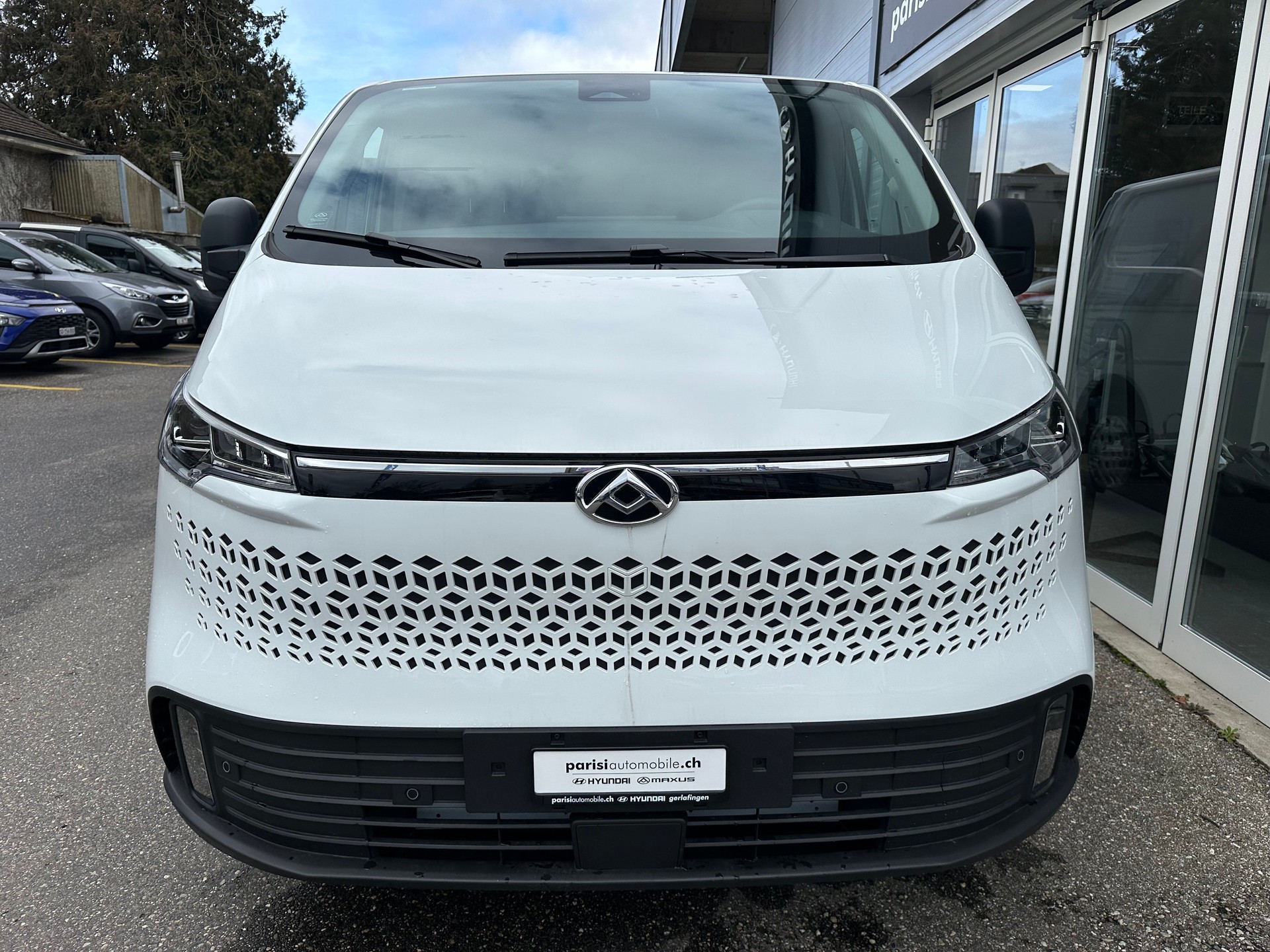 MAXUS eDeliver 7 L1 77kWh-image-1