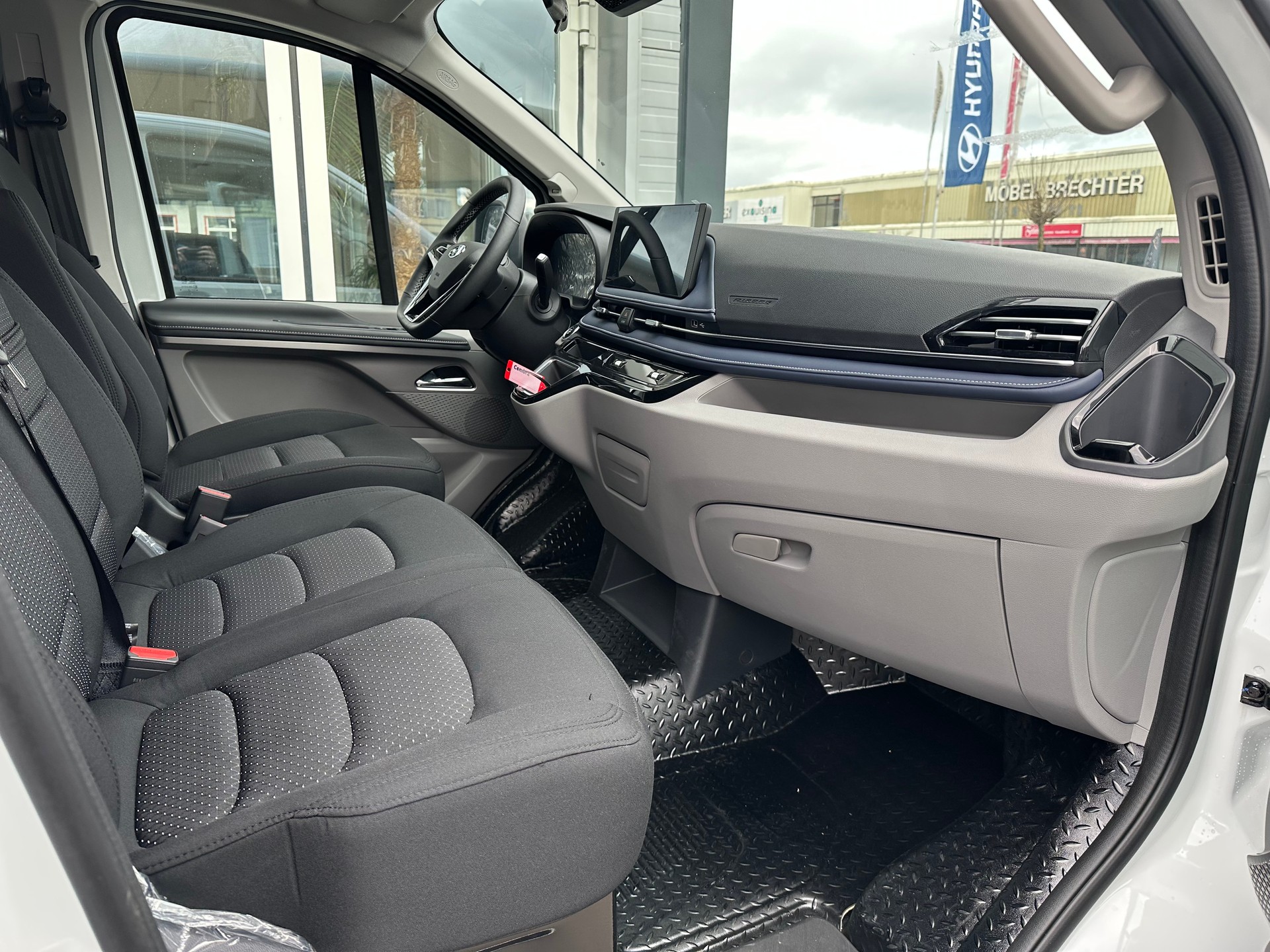 MAXUS eDeliver 7 L1 77kWh-image-10