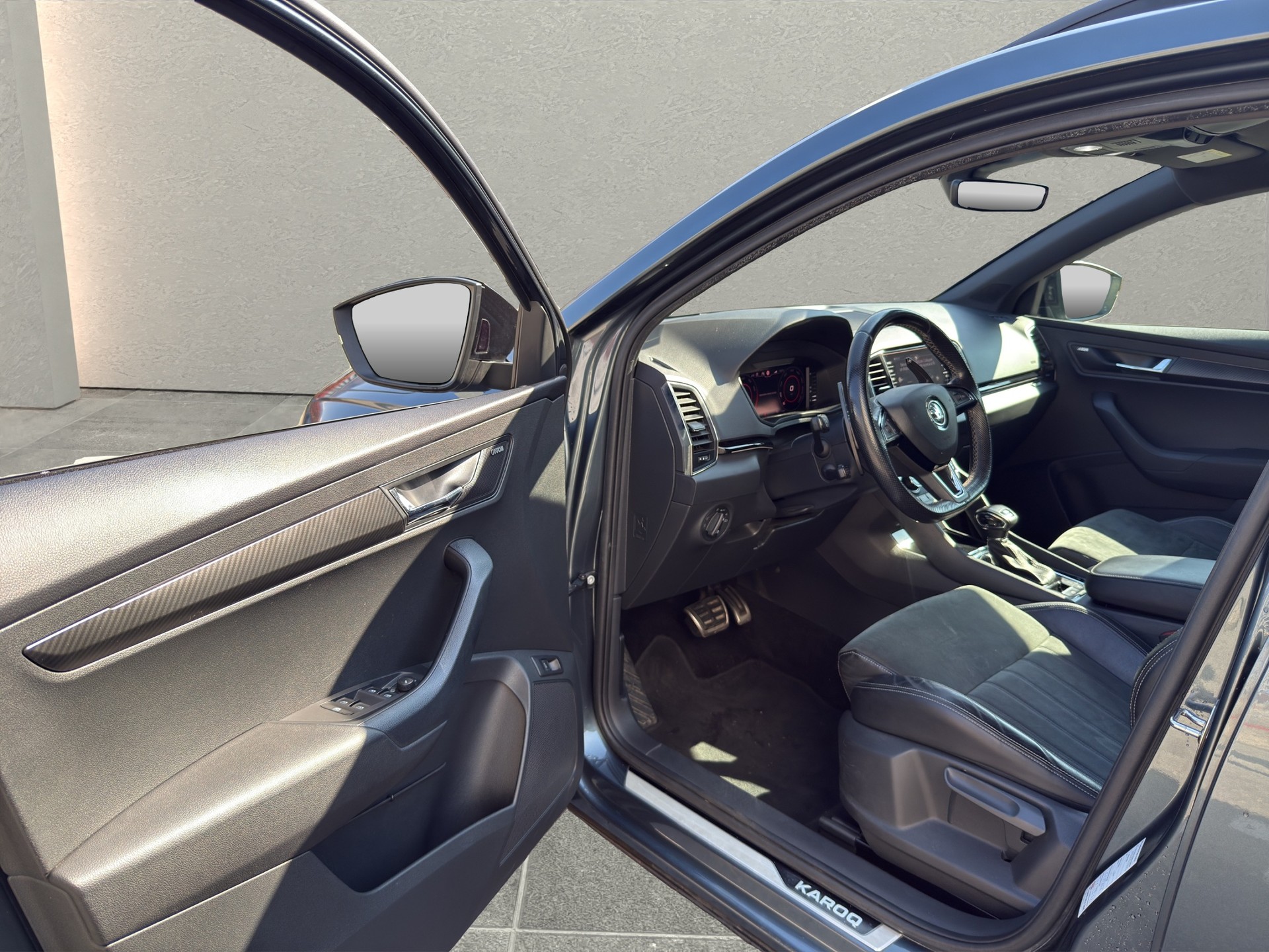 SKODA Karoq 2.0 TSI SportLine 4x4 DSG-image-13