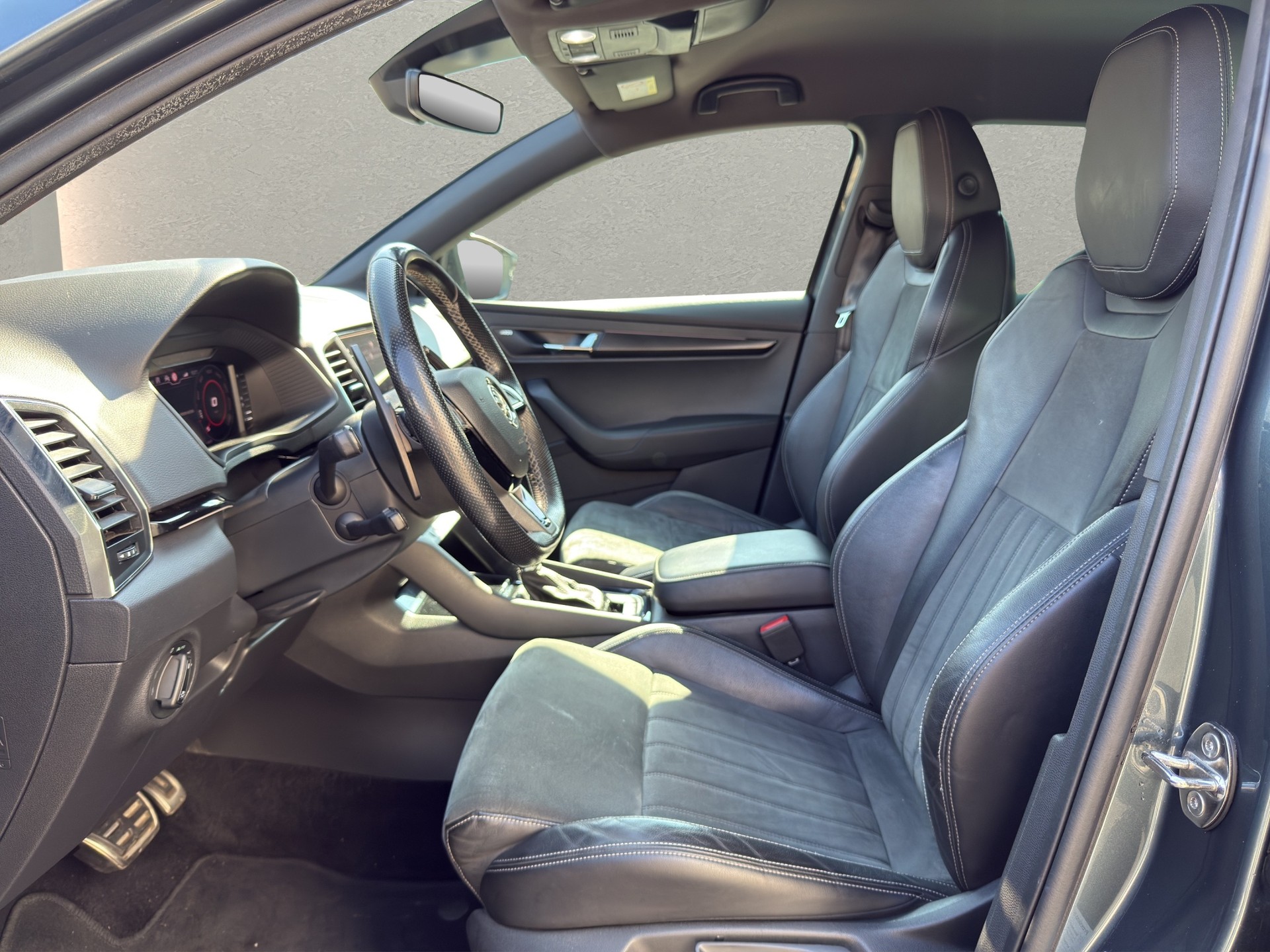 SKODA Karoq 2.0 TSI SportLine 4x4 DSG-image-8