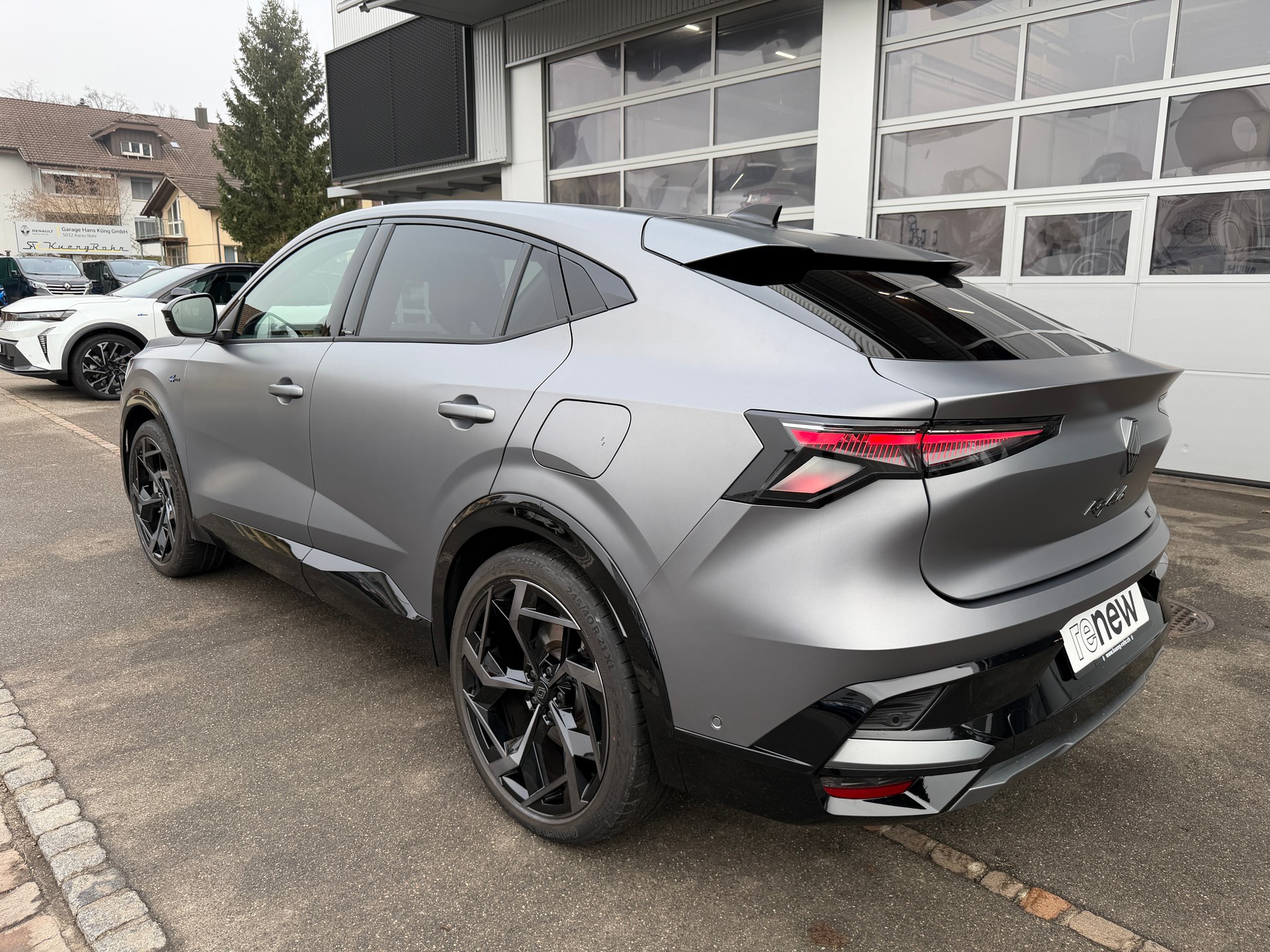 RENAULT Rafale 1.2 E-Tech Plug-in Atelier Alpine-showroom-element-1