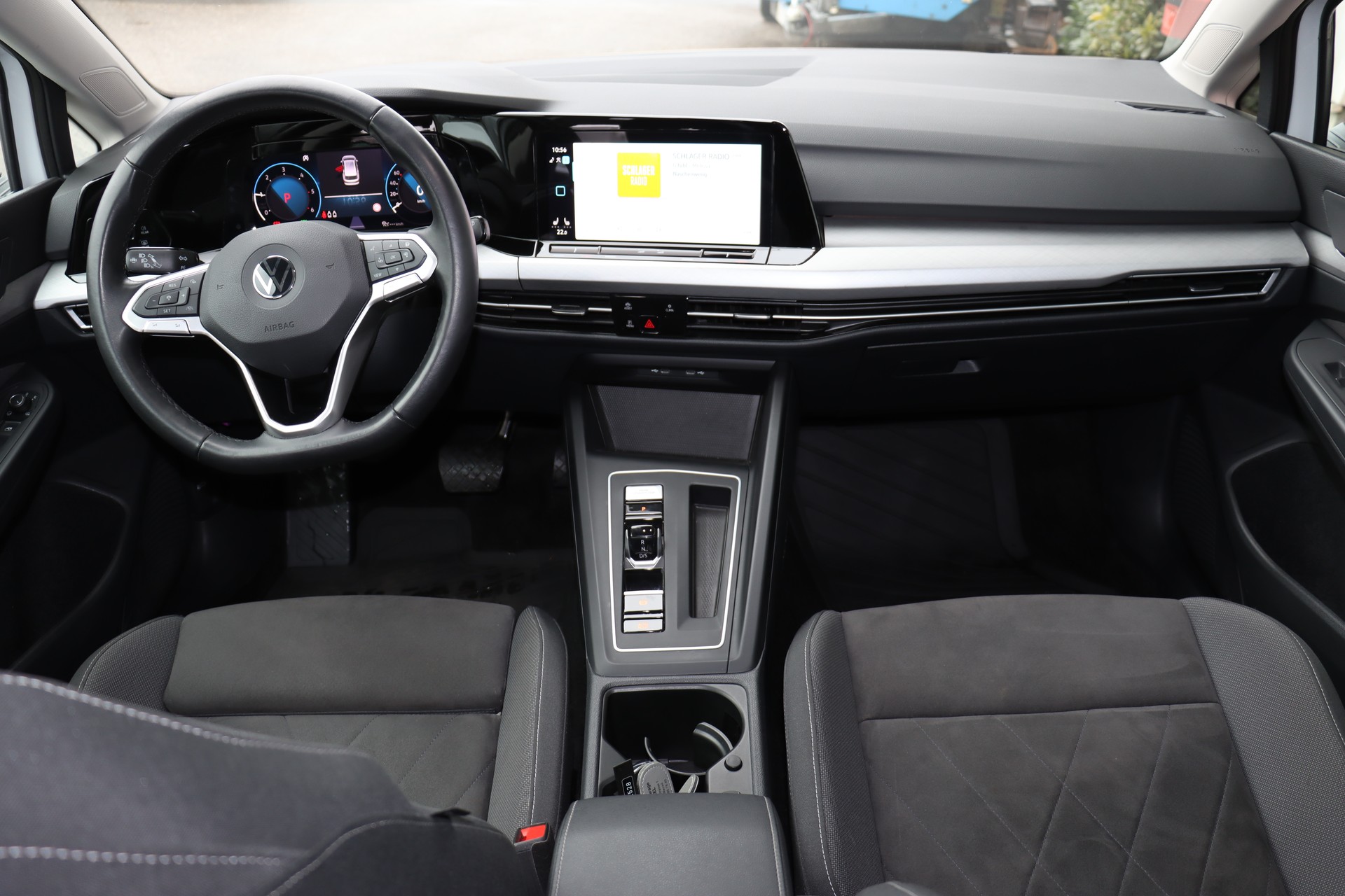 VW Golf Variant 2.0 TDI Life DSG 4Motion-image-10