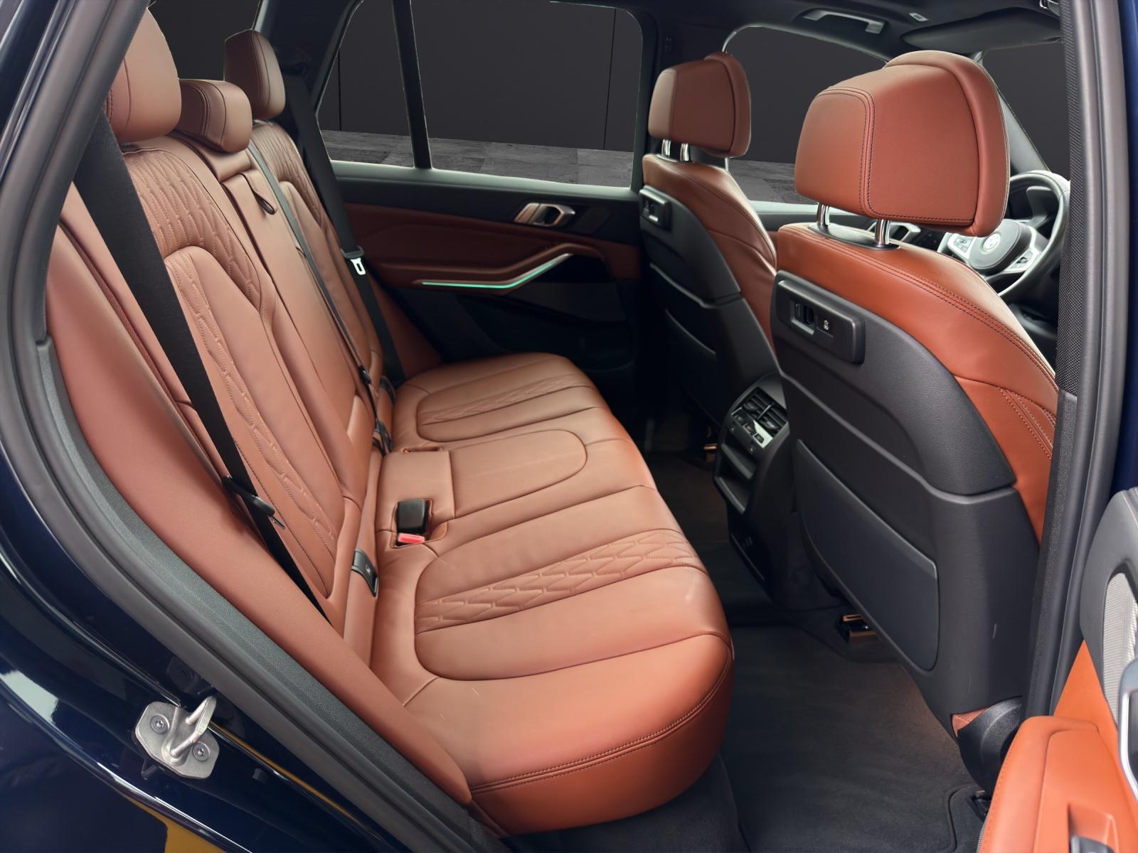 BMW X5 M50i xDrive-image-13