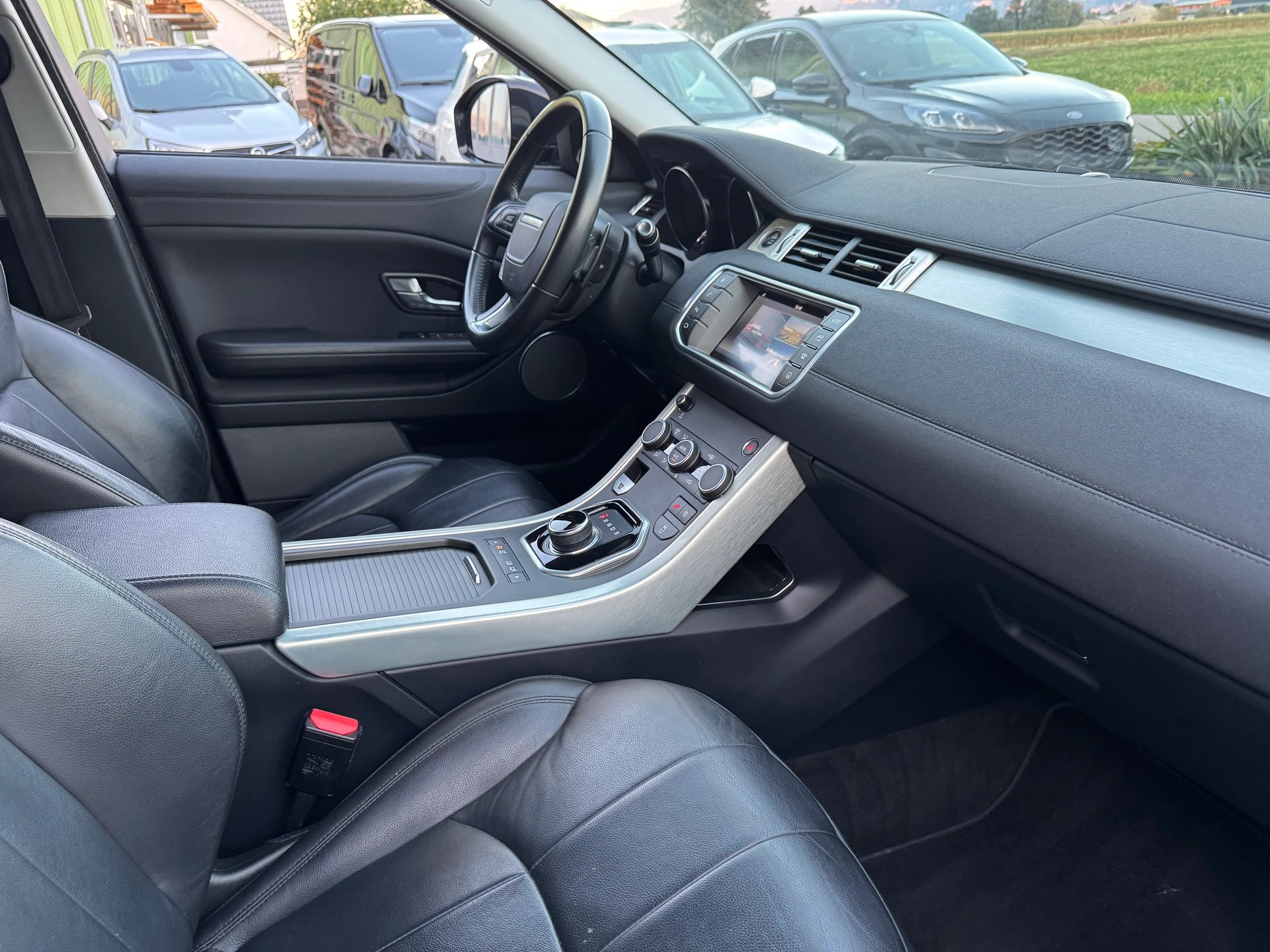 LAND ROVER Range Rover Evoque D 150 SE AT9-image-13