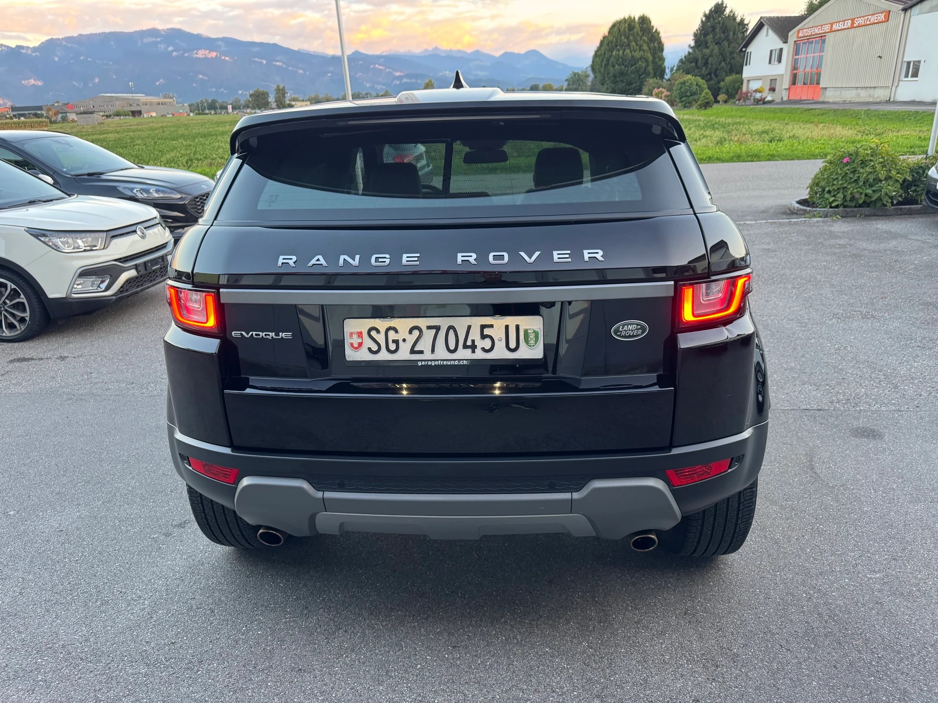 LAND ROVER Range Rover Evoque D 150 SE AT9-image-8