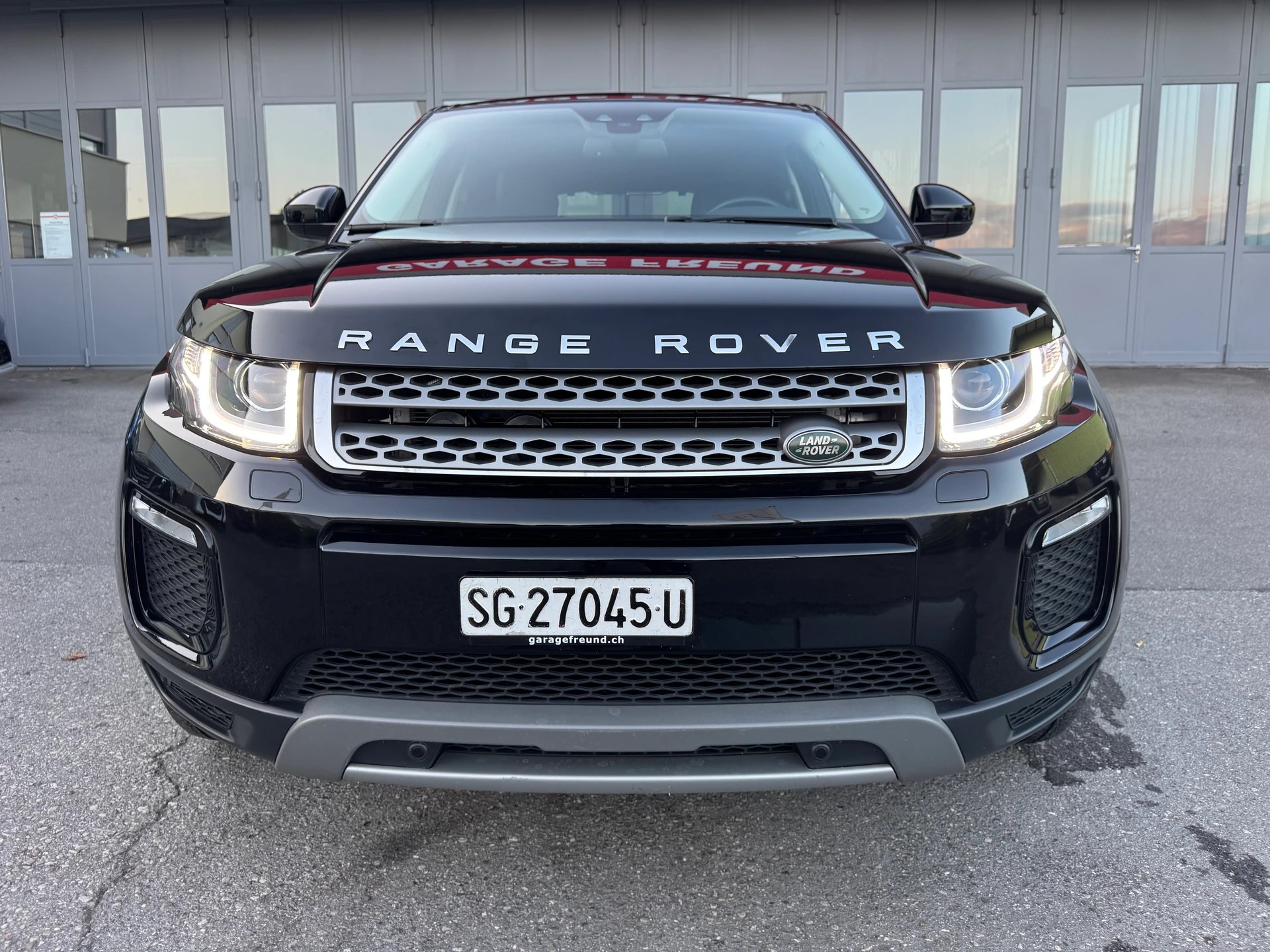 LAND ROVER Range Rover Evoque D 150 SE AT9-image-2