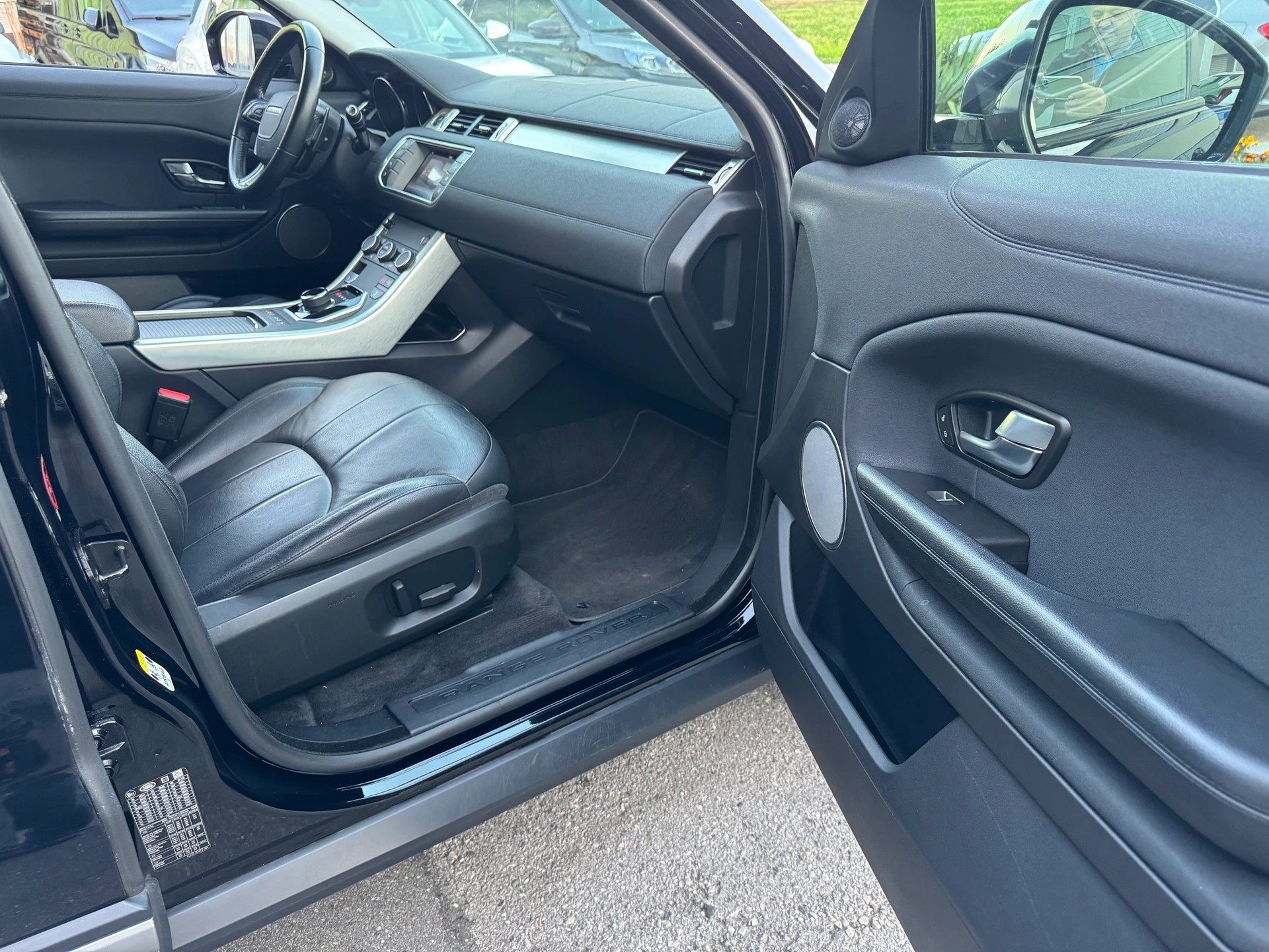 LAND ROVER Range Rover Evoque D 150 SE AT9-image-14