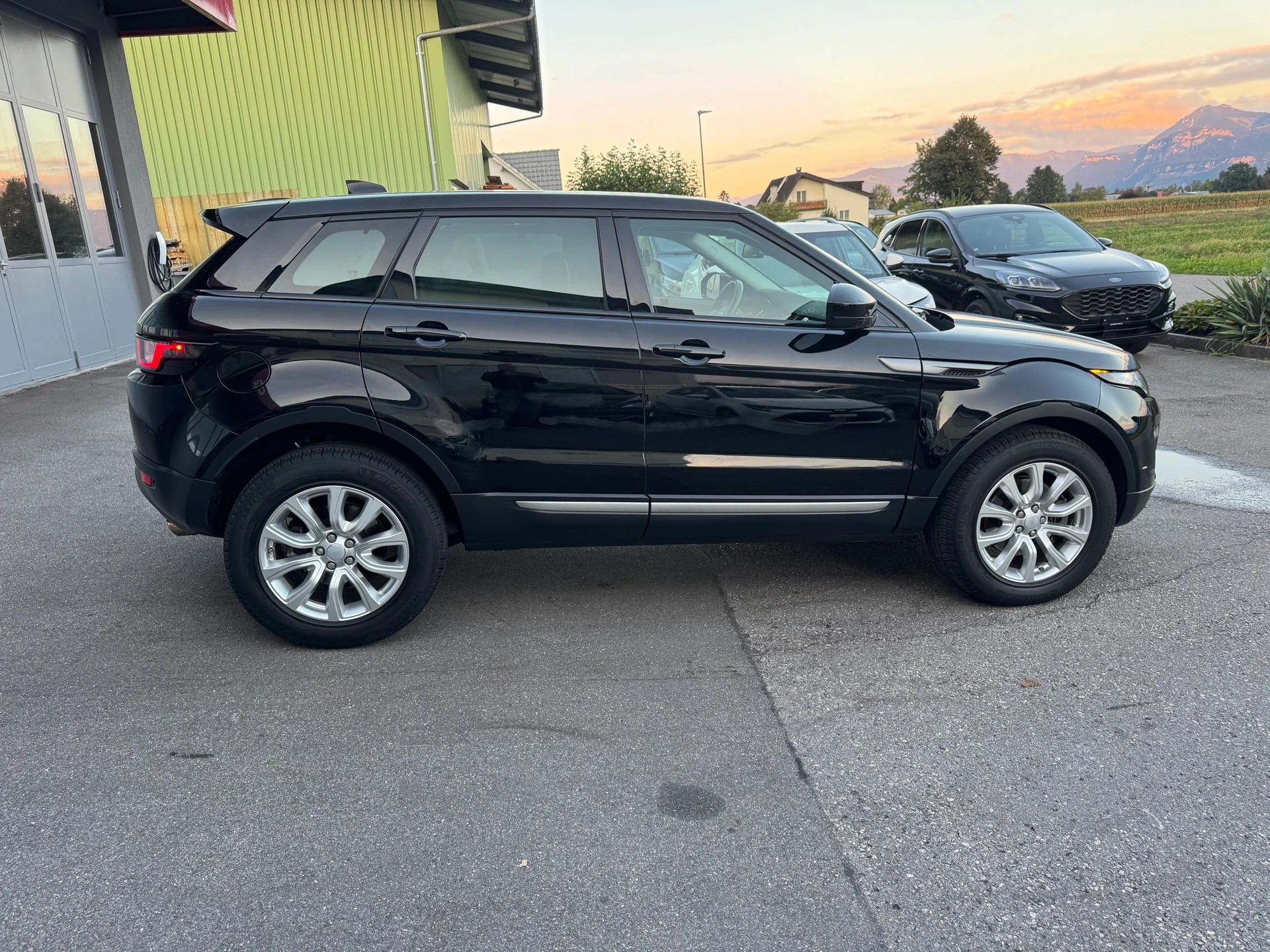 LAND ROVER Range Rover Evoque D 150 SE AT9-image-10