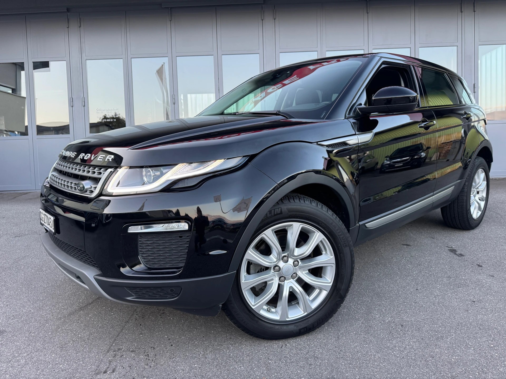 LAND ROVER Range Rover Evoque D 150 SE AT9-image-0