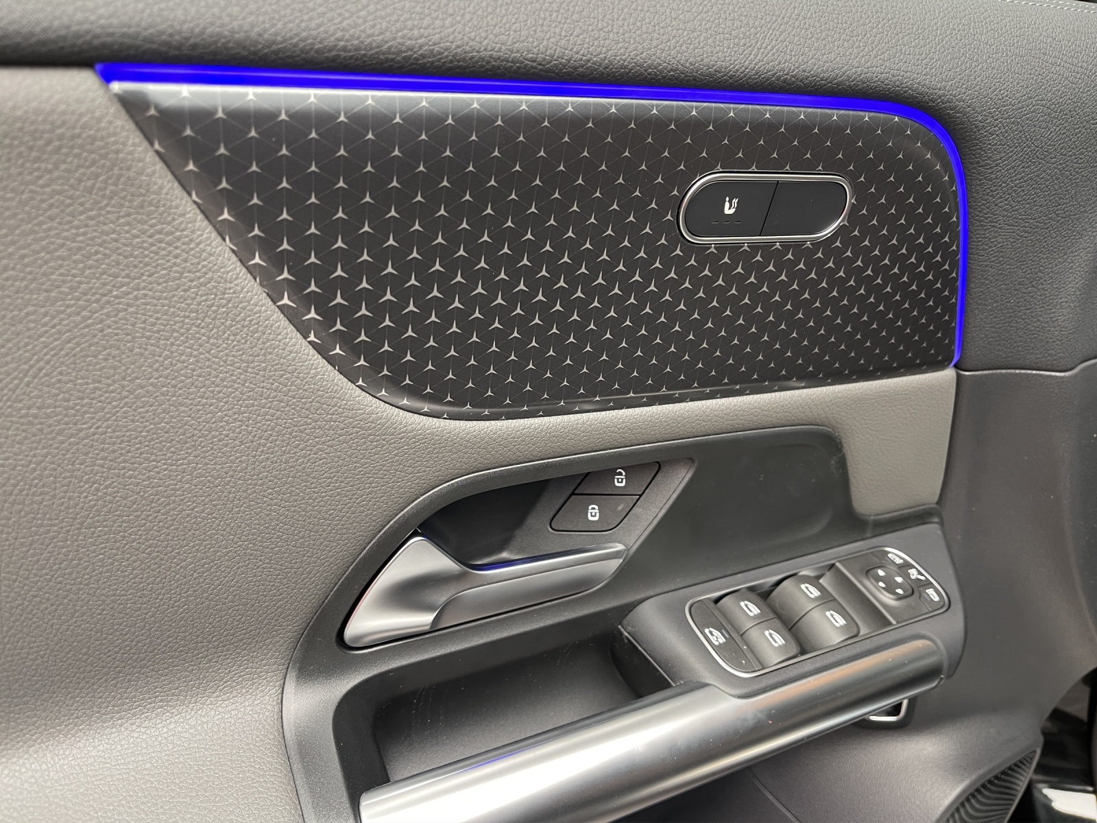 MERCEDES-BENZ EQA 350 4MATIC "Excellence Edition"-image-12