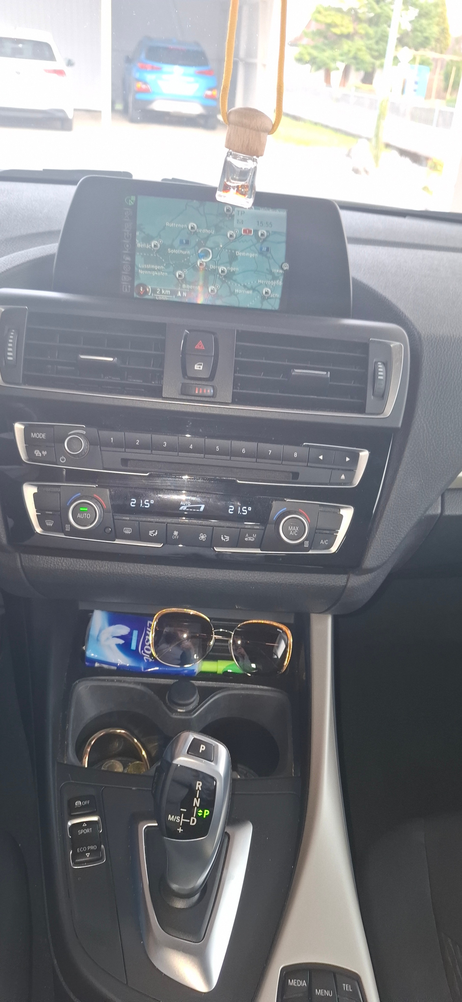 BMW 218i-image-4